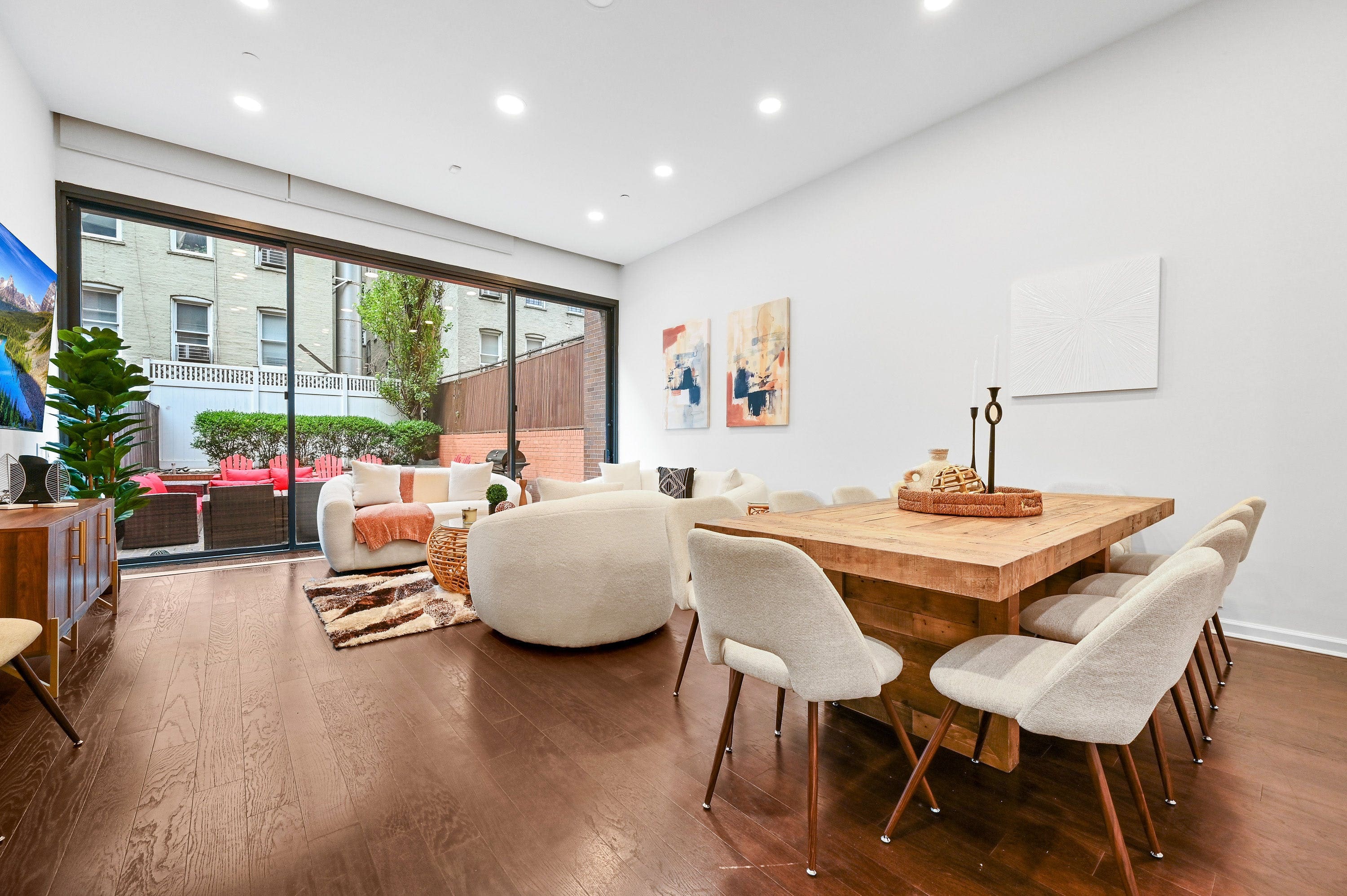 Villa Boreas Carl Schurz Park Upper East Side: Luxury 4-Bedroom Apartment with Pool and Gym, Upper East Side