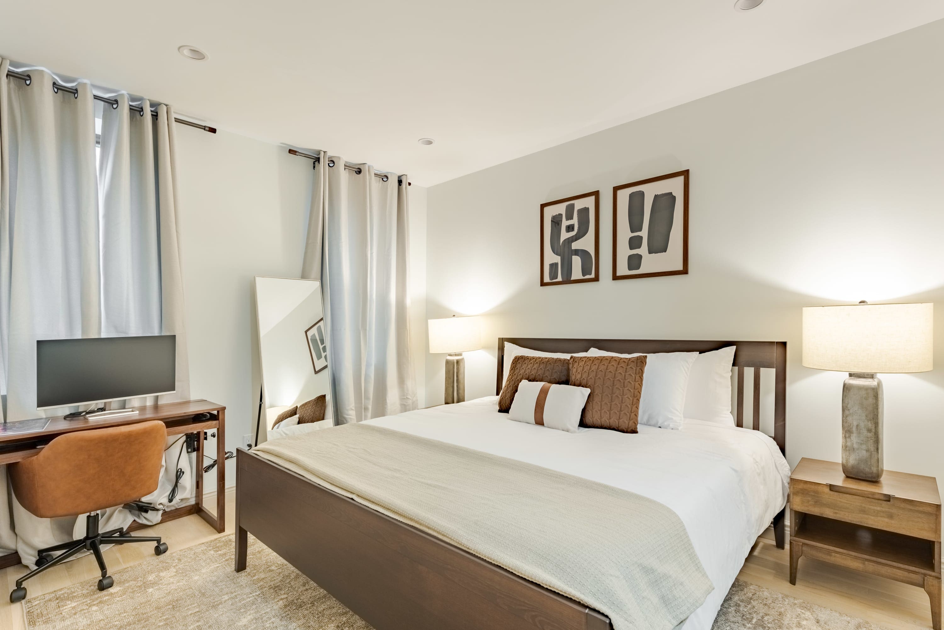 House Lenox Yorkville: Luxury 4-Bedroom House Rental with Air Conditioning, Yorkville New York