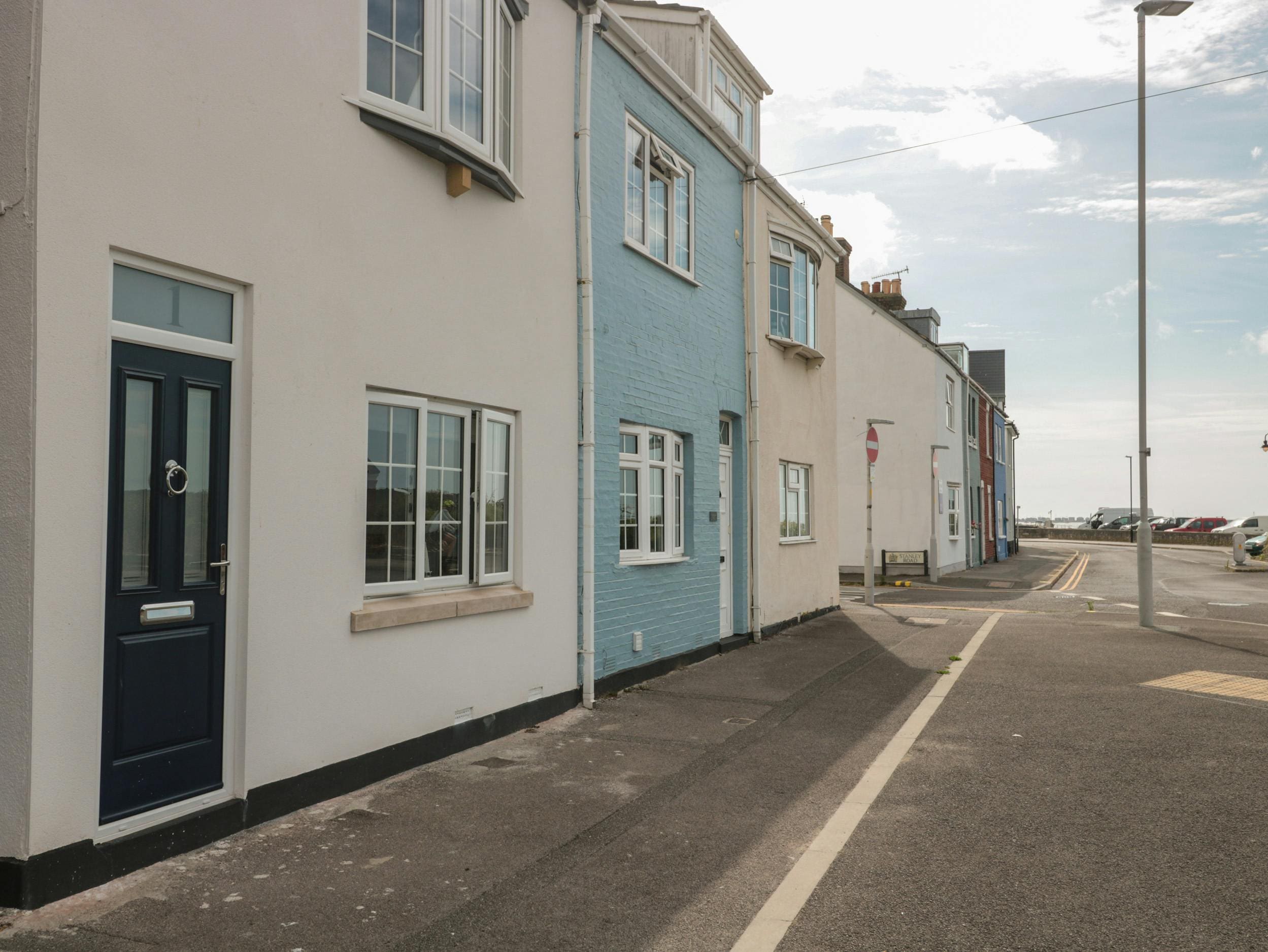 House Littledown Poole: Luxury 3-Bedroom House with Sea Views and Family-Friendly Features, Poole