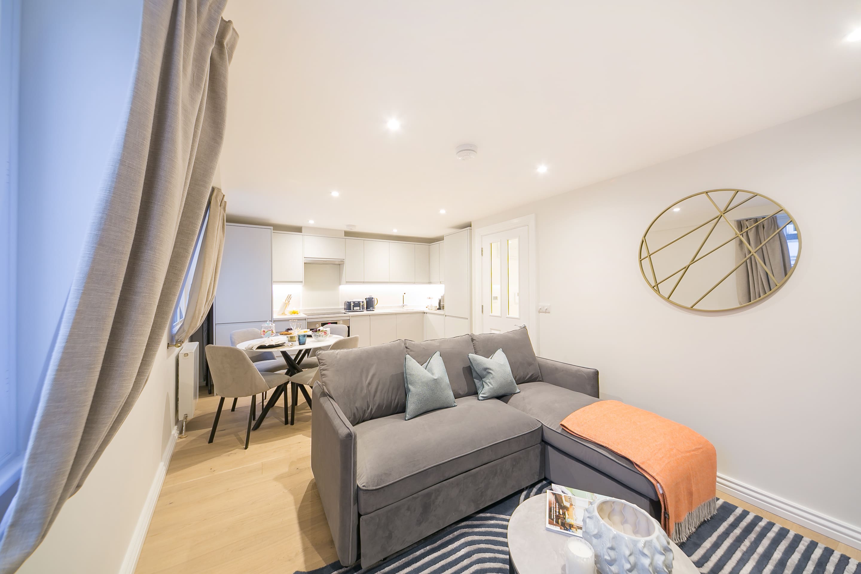House Longacre CoventGarden: Chic 1-Bedroom Apartment Rental with Family Amenities, Covent Garden