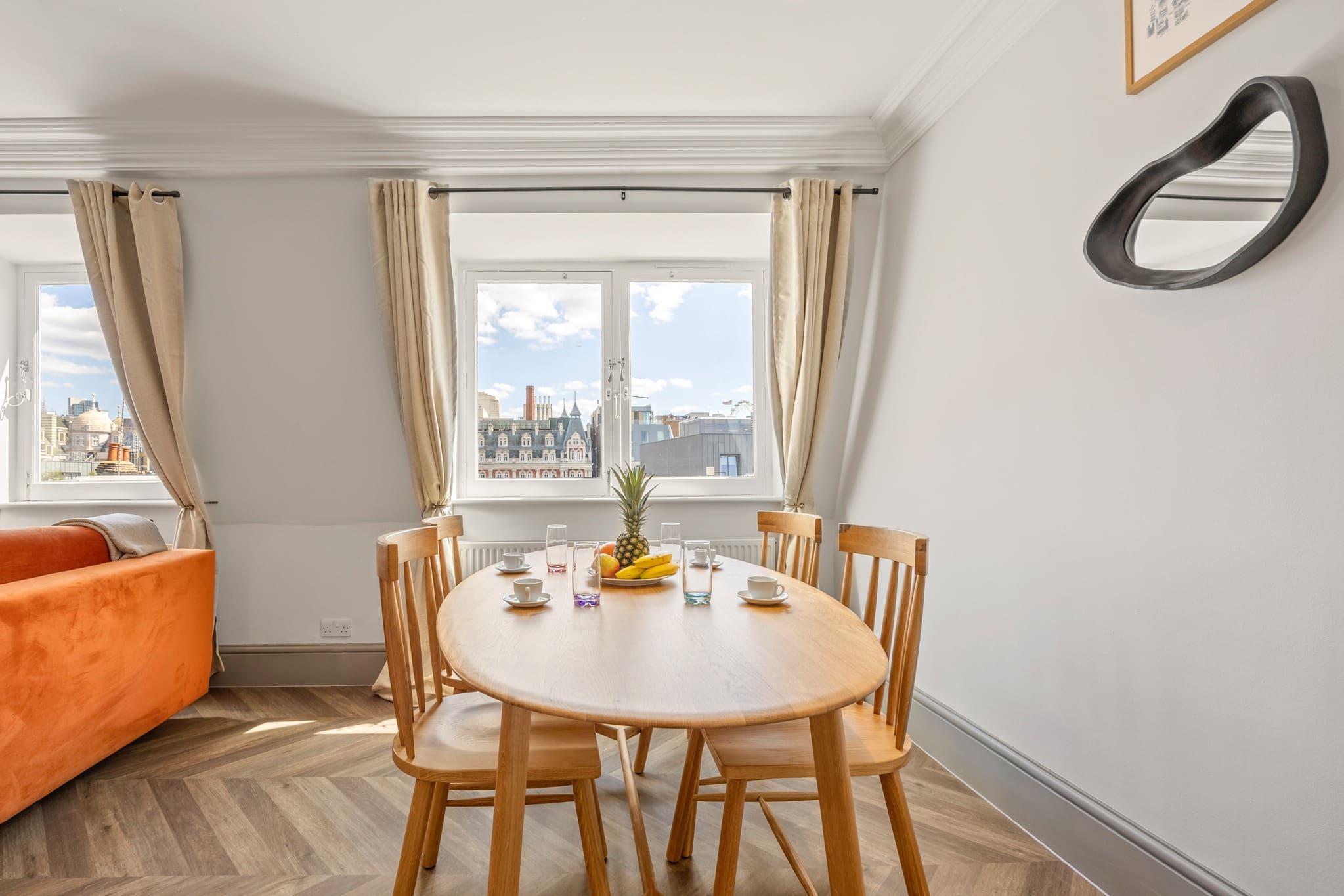 House Lyceum CoventGarden: Stylish 1-Bedroom Apartment Rental with Family-Friendly Features, Covent Garden London