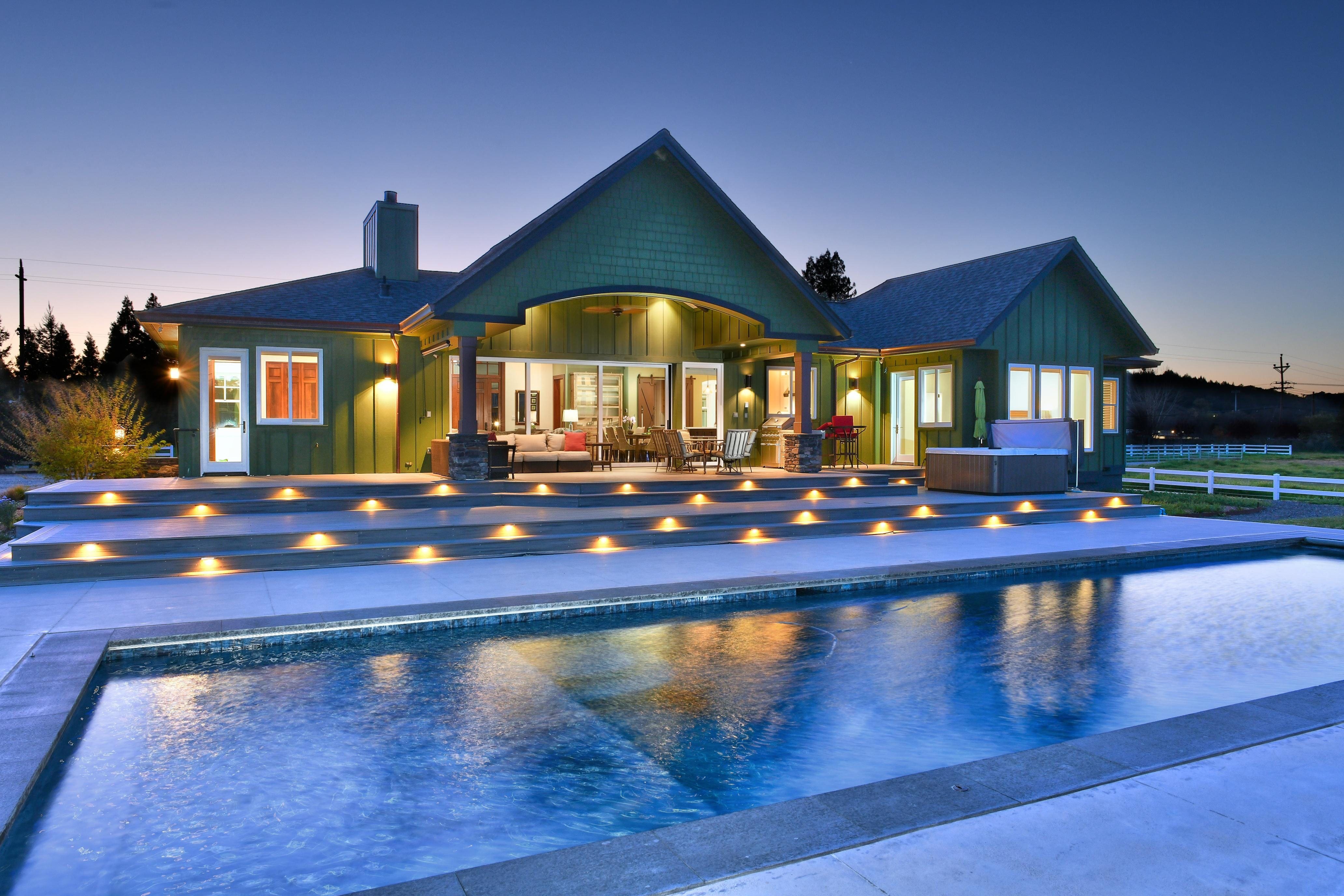 House Madrone Sonoma: Luxury 6-Bedroom Apartment with Pool and Hot Tub, Sonoma Valley