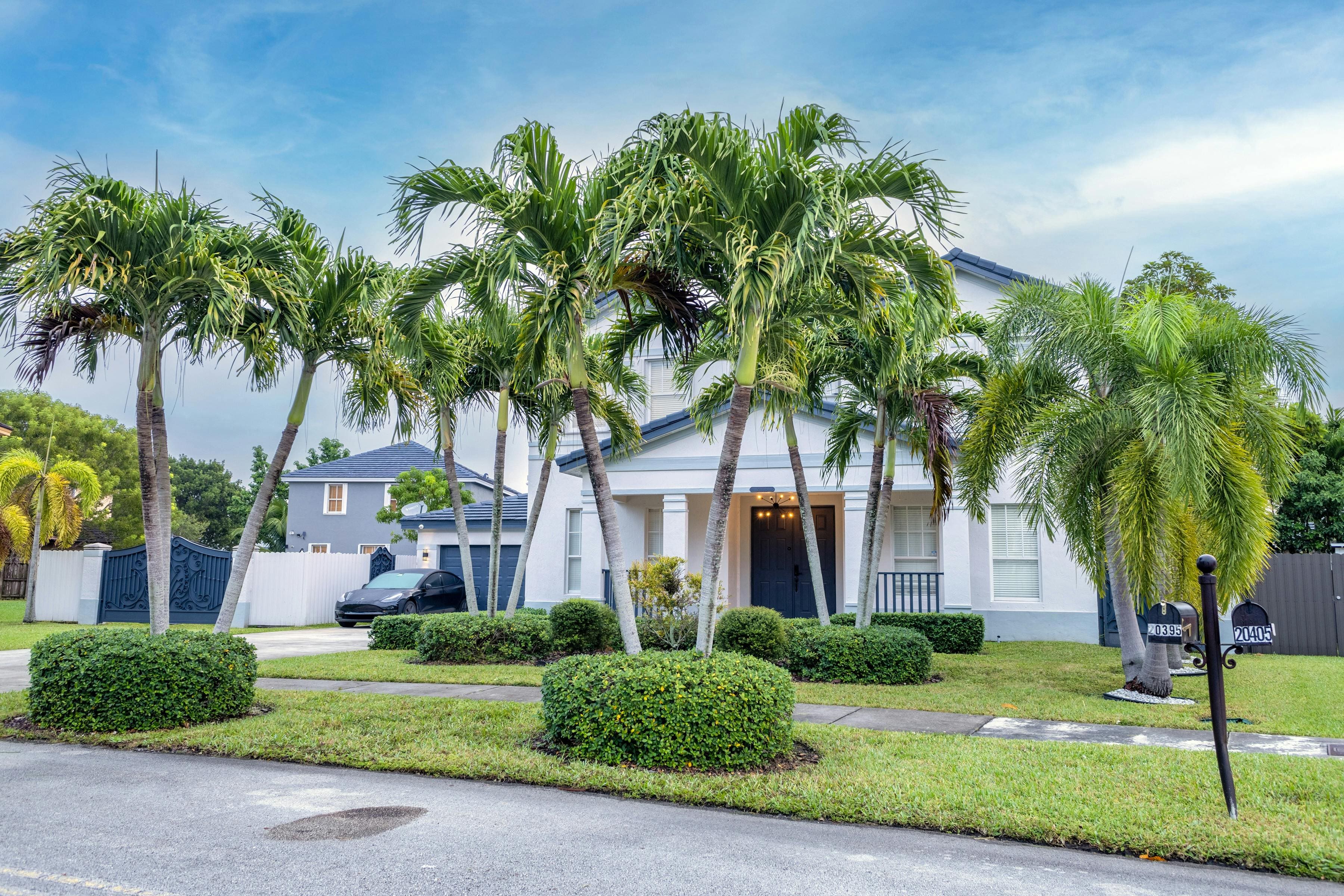 Villa Levante Barnacle Coconut Grove: Luxury 5-Bedroom Villa with Hot Tub and Pool, Coconut Grove