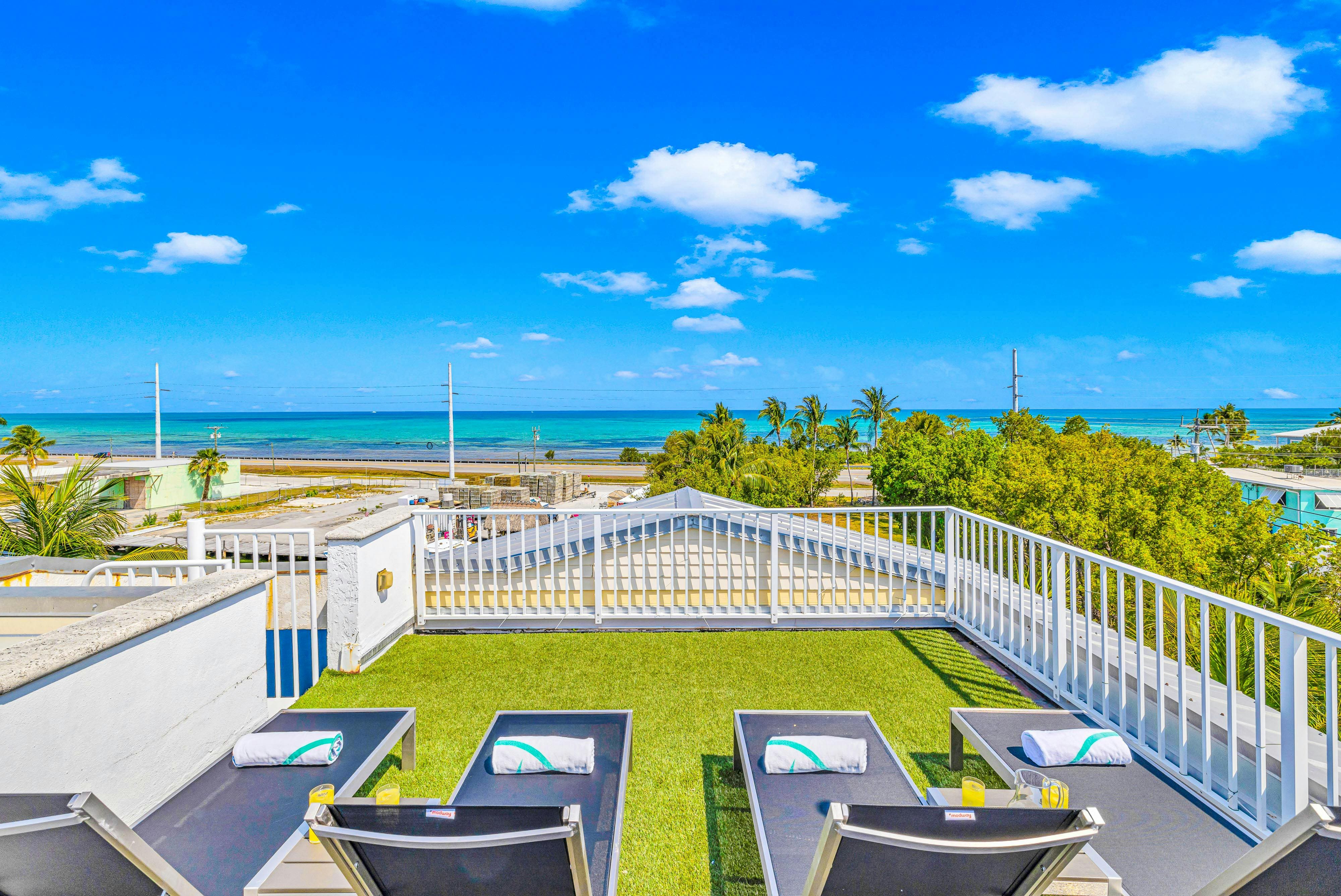 Villa Autan Whale Harbor Islamorada: Elegant 3-Bedroom House with Pool and Seaview, Islamorada