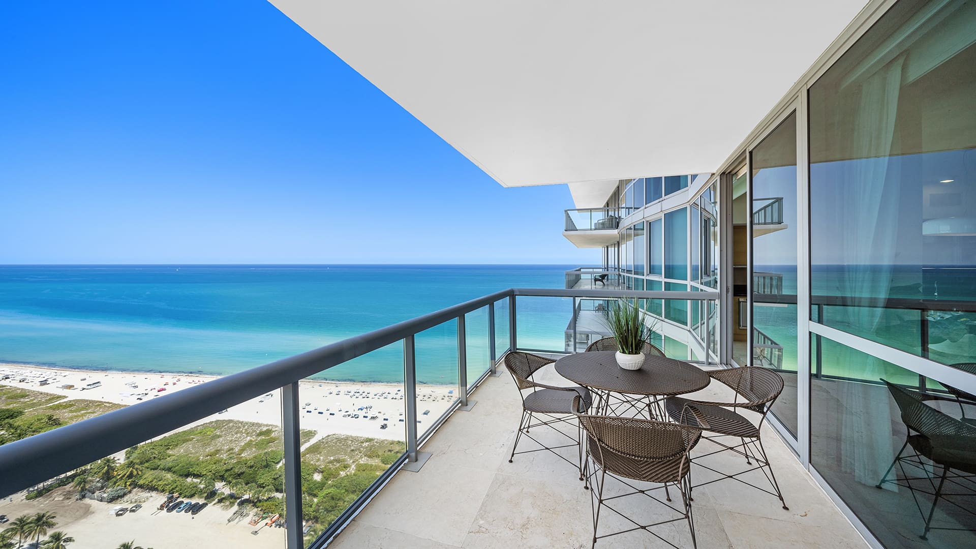 Villa Alborada Normandy Isle Miami Beach: Spacious 3-Bedroom Luxury Apartment with Seaviews, Miami Beach