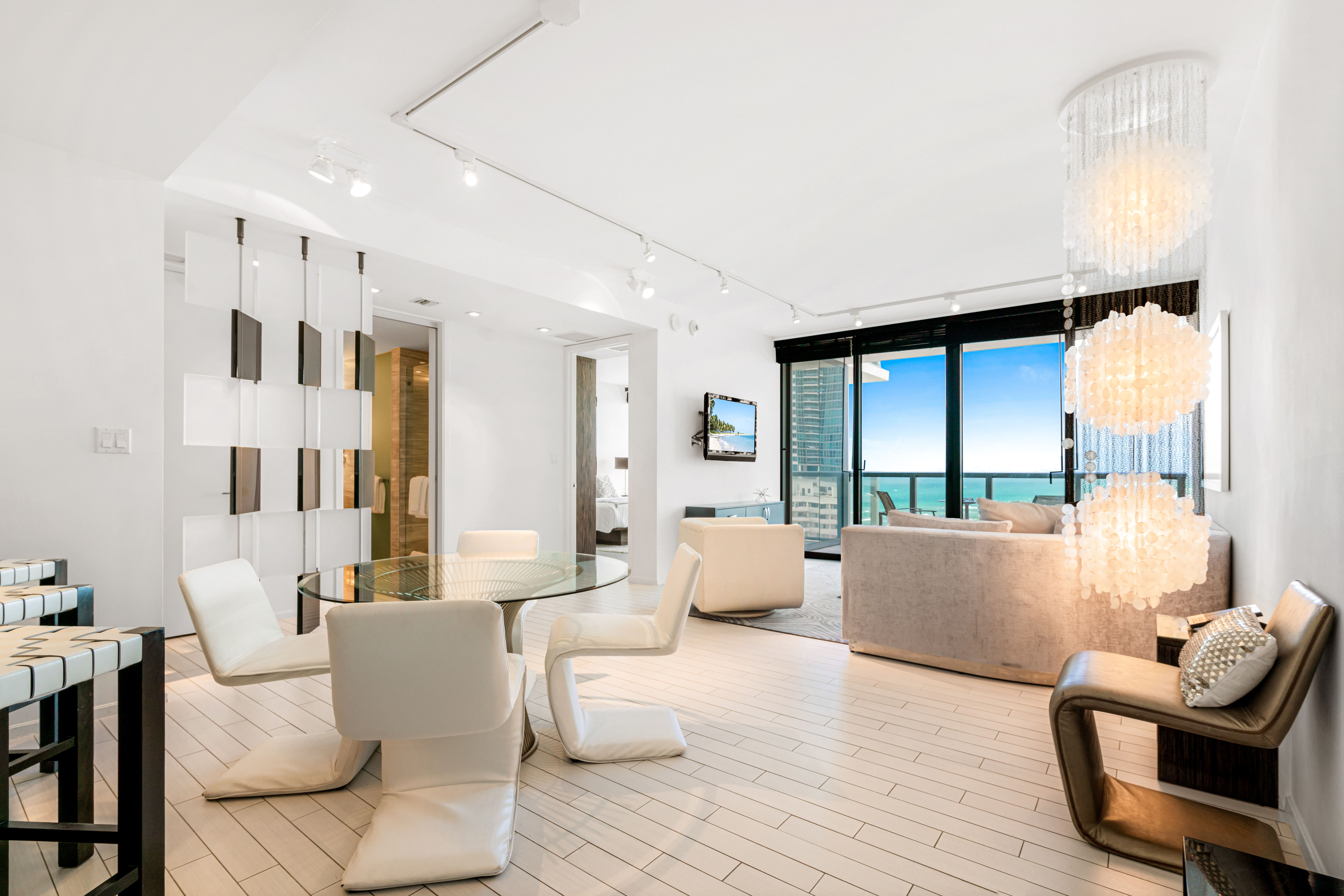 Villa Alborada Sunset Miami Beach: Luxury 2-Bedroom Apartment with Stunning Seaview, Miami Beach