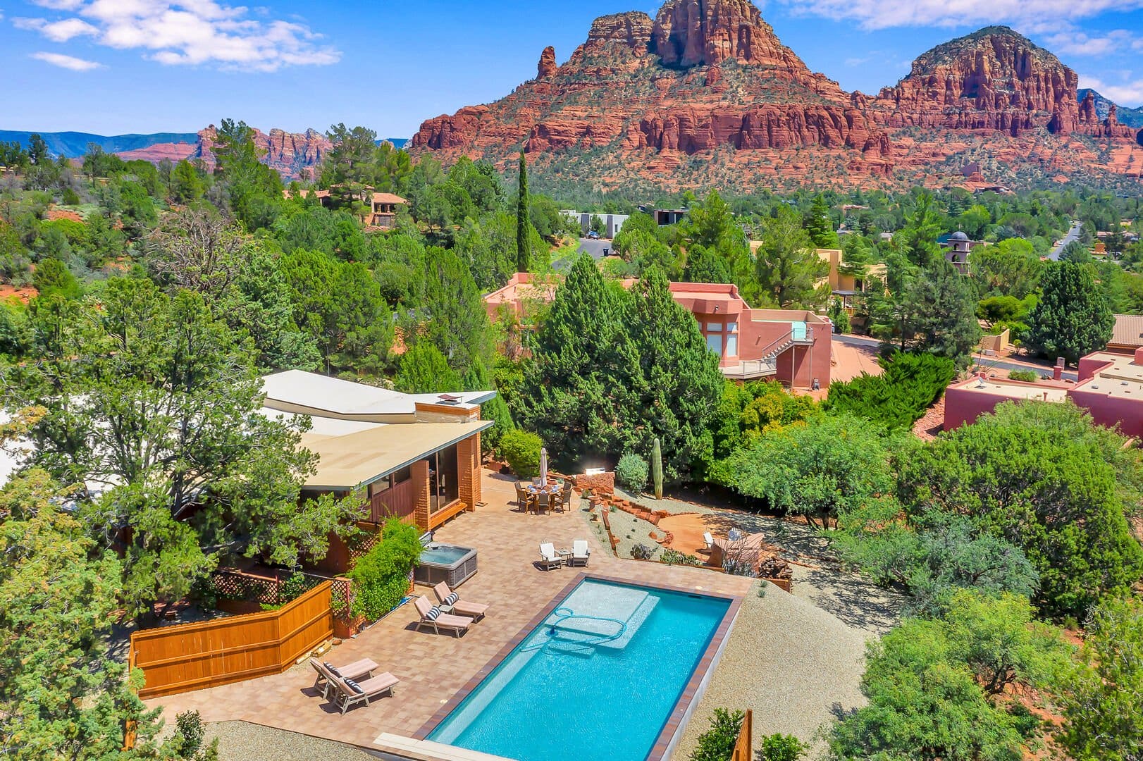 Villa Zephyros BellRock Sedona: Luxury 4-Bedroom House with Pool and Hot Tub, Sedona