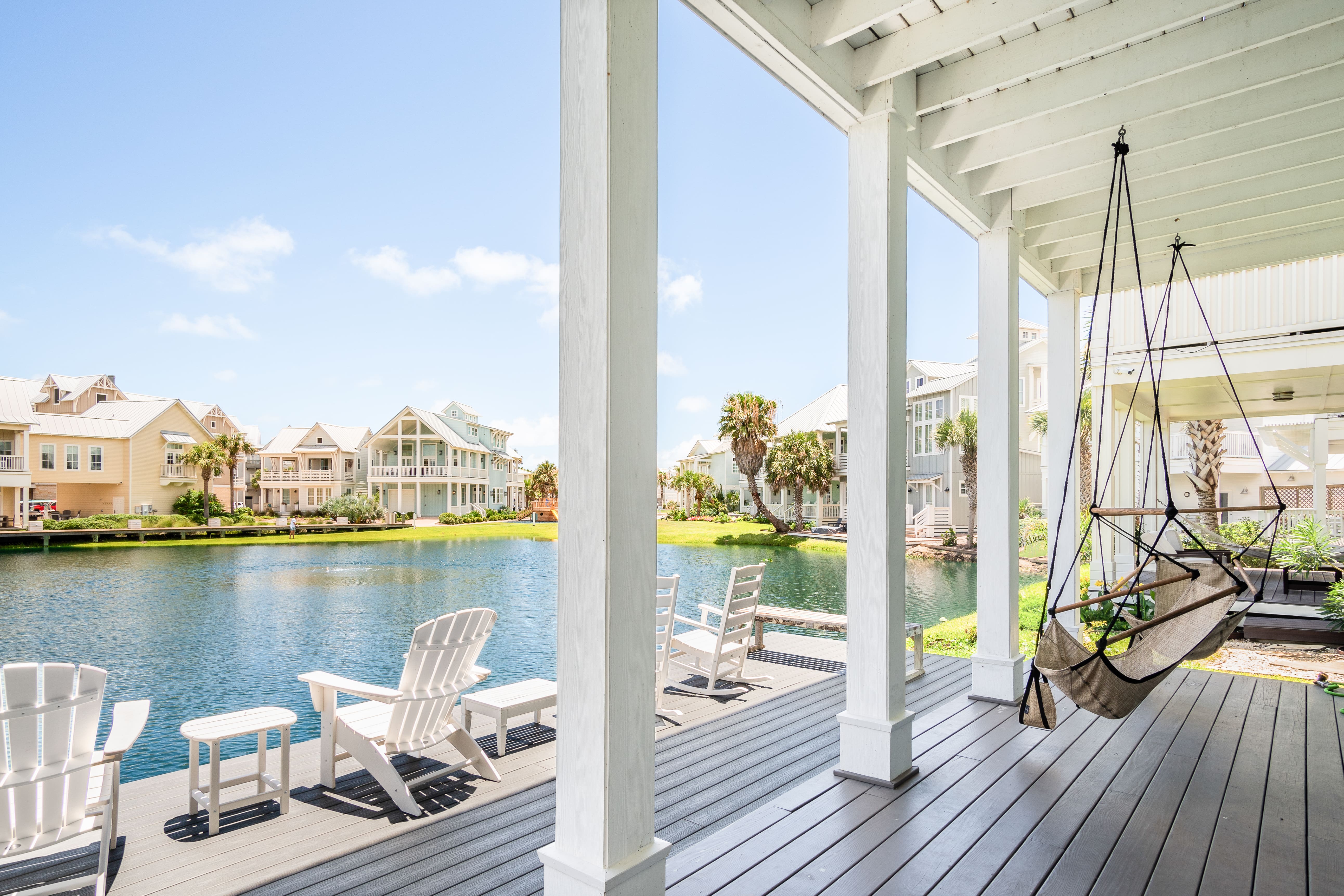 Villa Levante Oso Bay Texas: Spacious 4-Bedroom Villa with Stunning Lake and Seaview, Nueces County