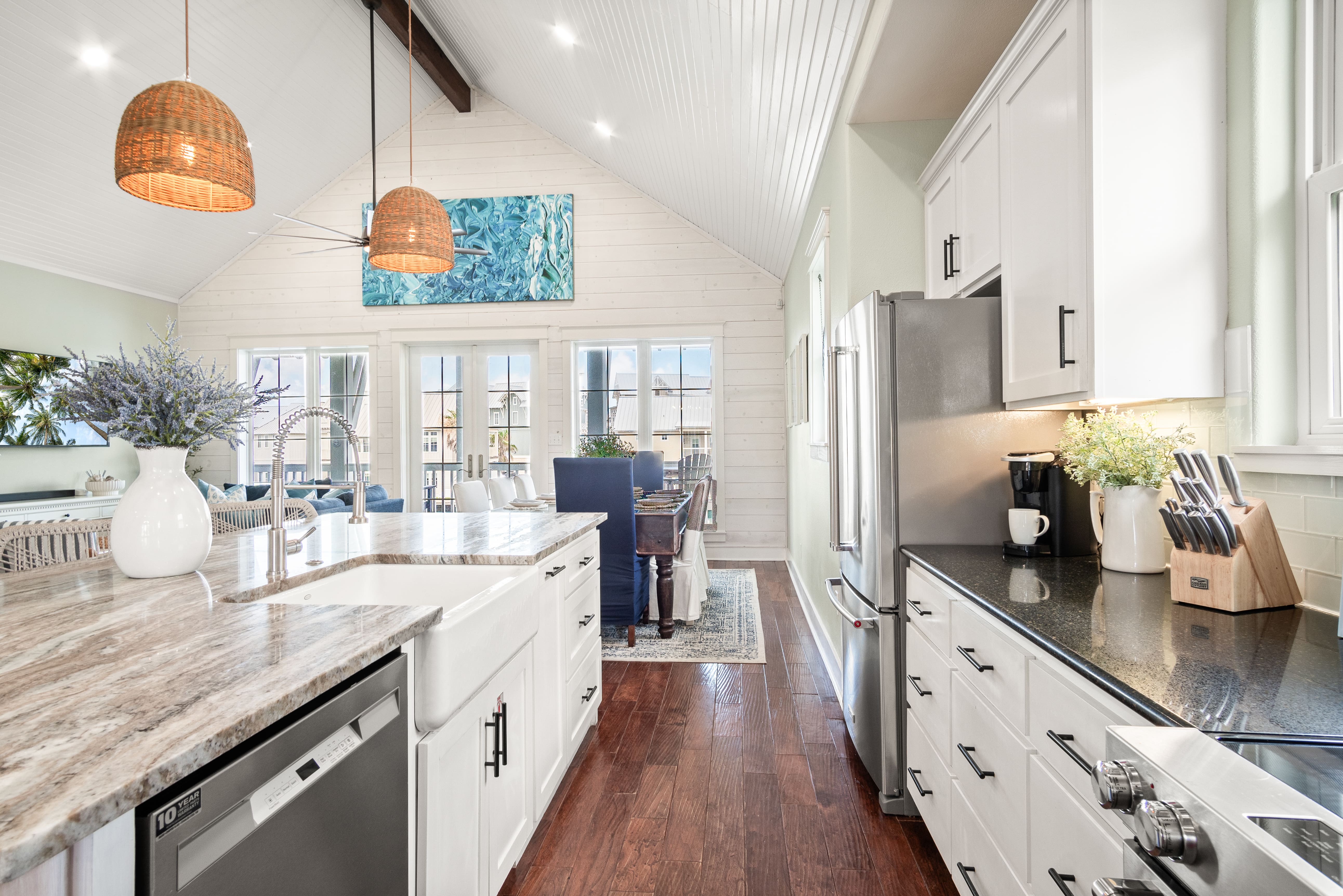 Villa Levante Oso Bay Texas: Spacious 4-Bedroom Villa with Stunning Lake and Seaview, Nueces County