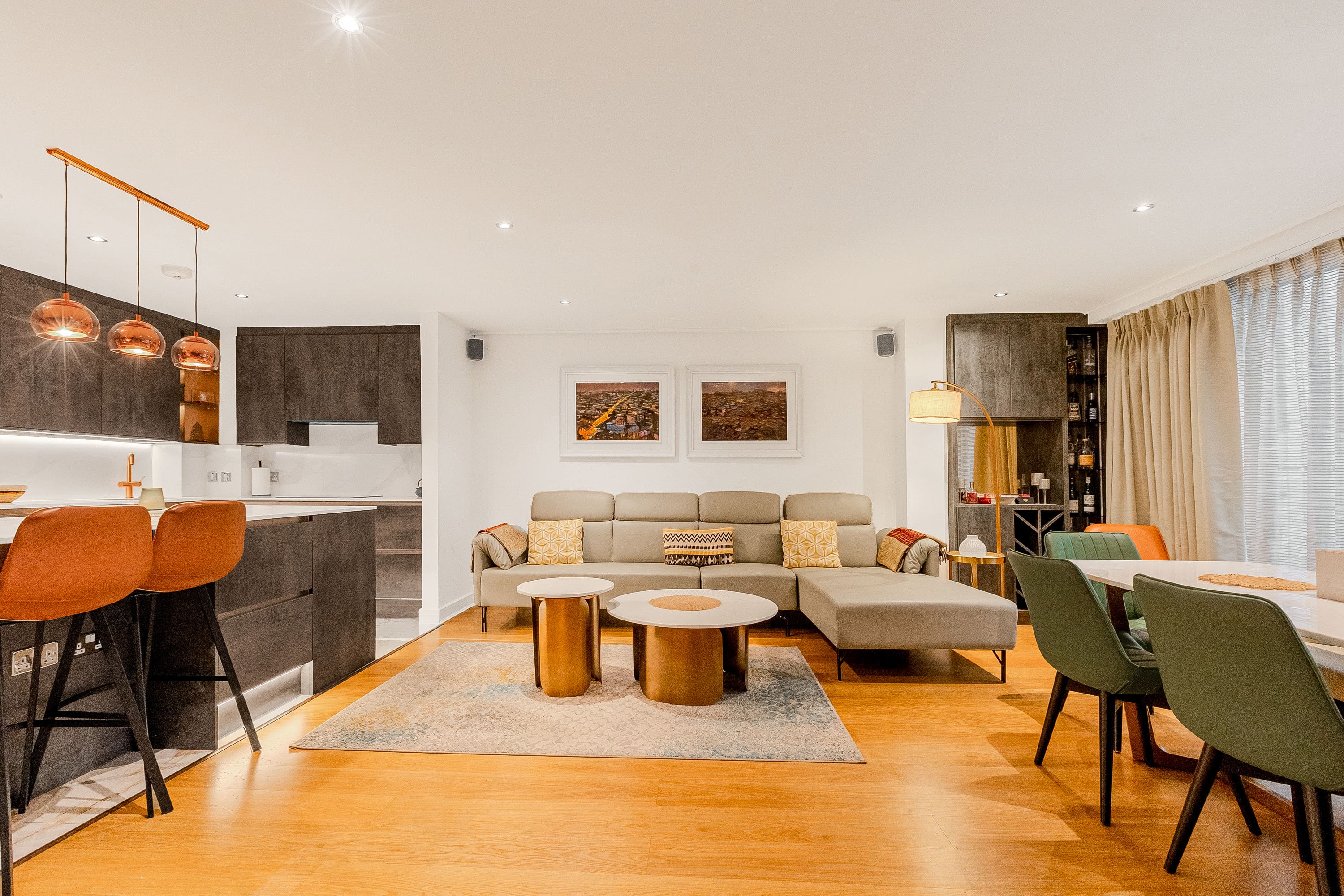 House Gorse Ranelagh Chelsea Harbour: Spacious 3-Bedroom Apartment Rental with Balcony and Air-Con, Chelsea Harbour