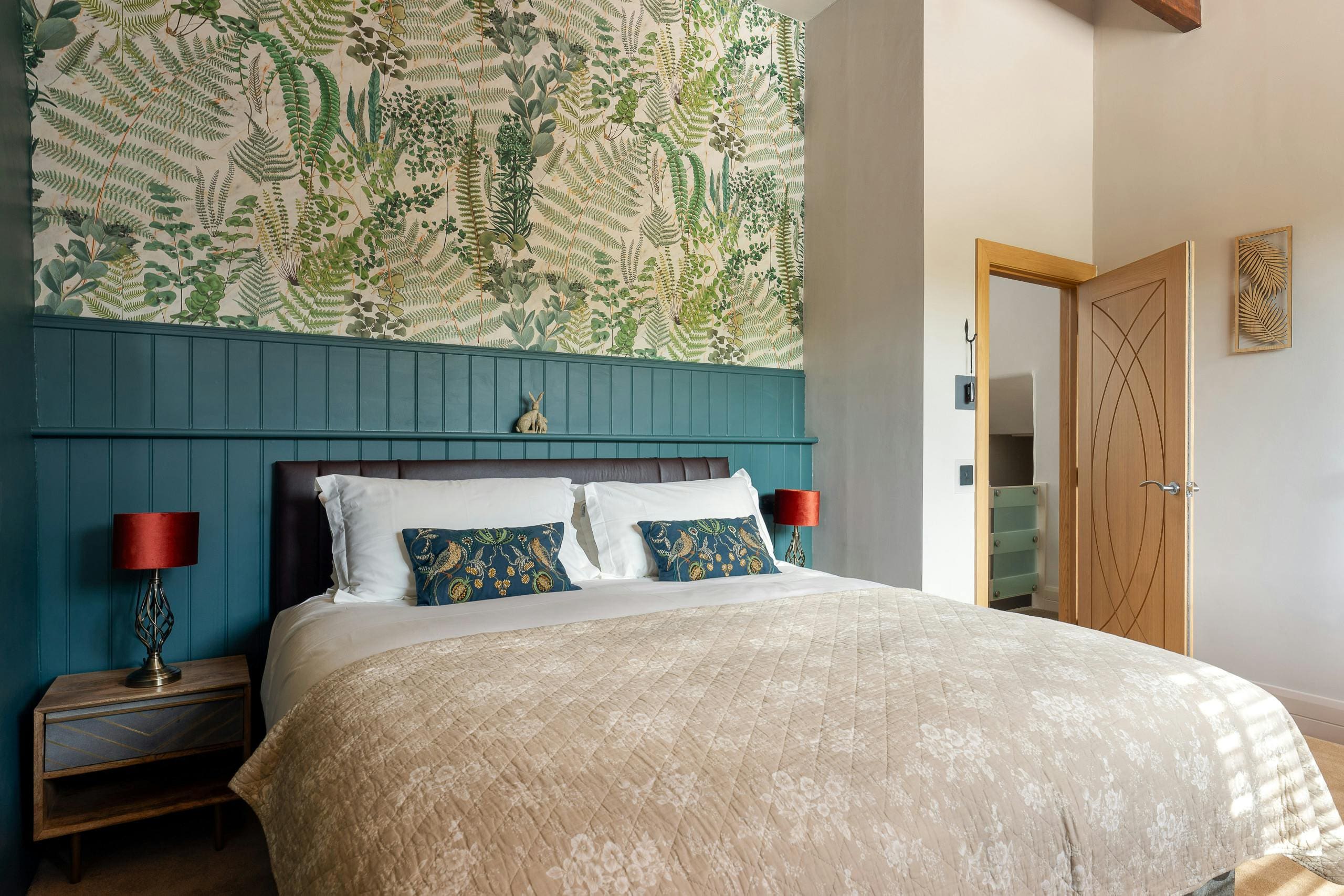 House Naburn Paignton: Charming 3-Bedroom Holiday Cottage with Hot Tub and Sea Views, Paignton