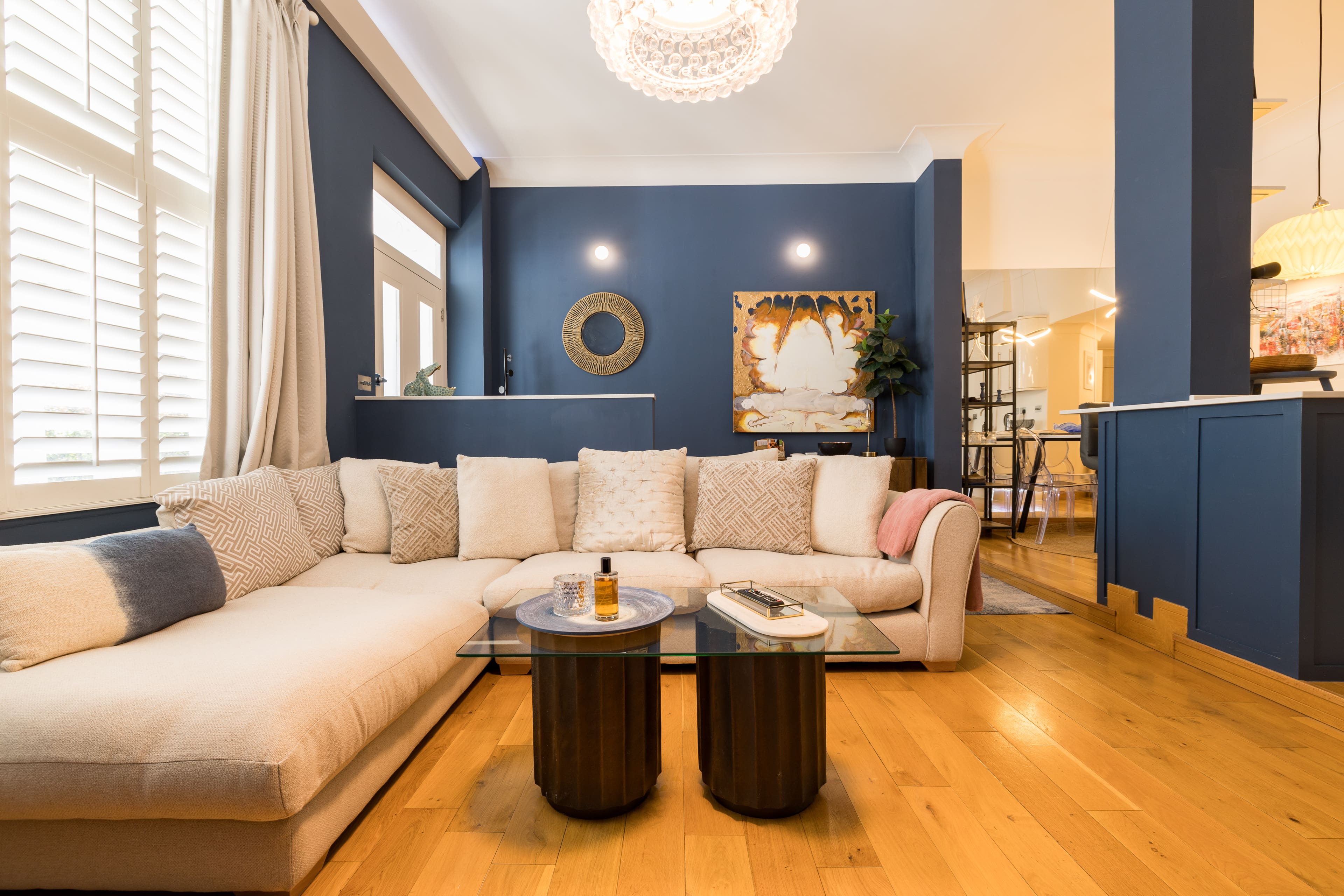 House Norland Bayswater: Stylish 2-Bedroom Apartment Rental with Family Amenities, Bayswater London