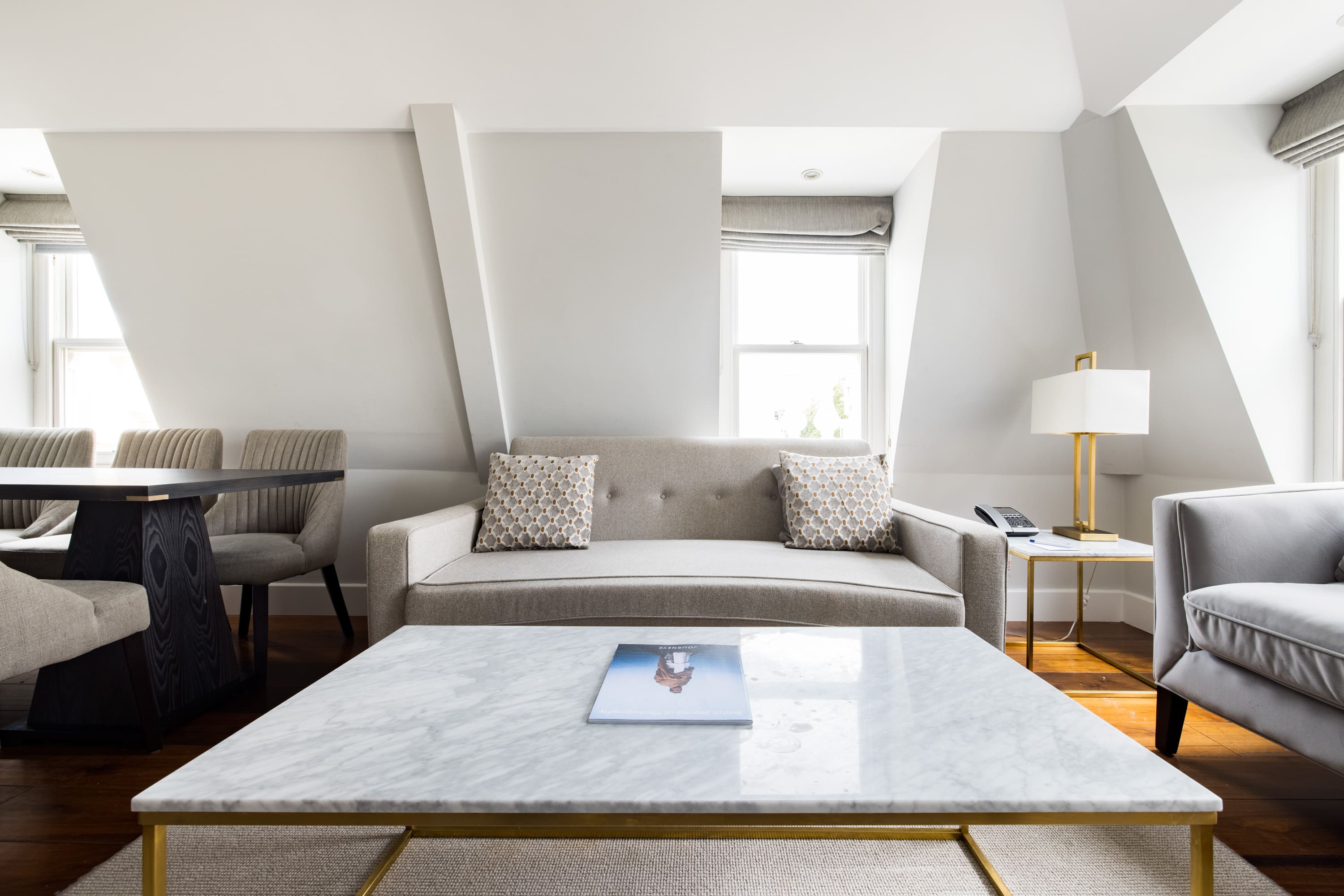 House Gorse Pembridge Bayswater: Stylish 2-Bedroom Aparthotel Rental with Air-Con in Bayswater London