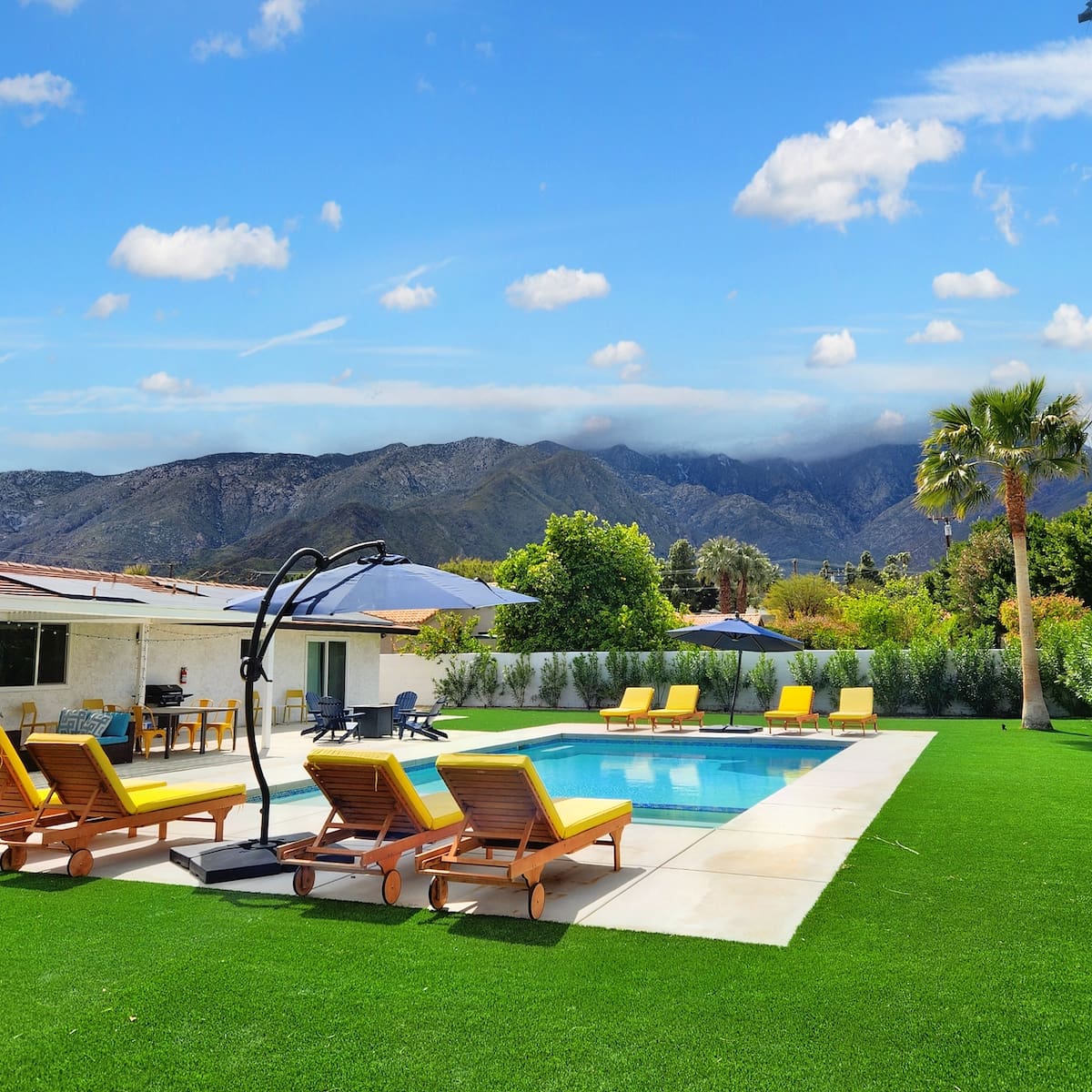 Villa Zephyros Sunridge Cathedral City: Luxury 3-Bedroom Apartment with Pool and Hot Tub, Palm Springs