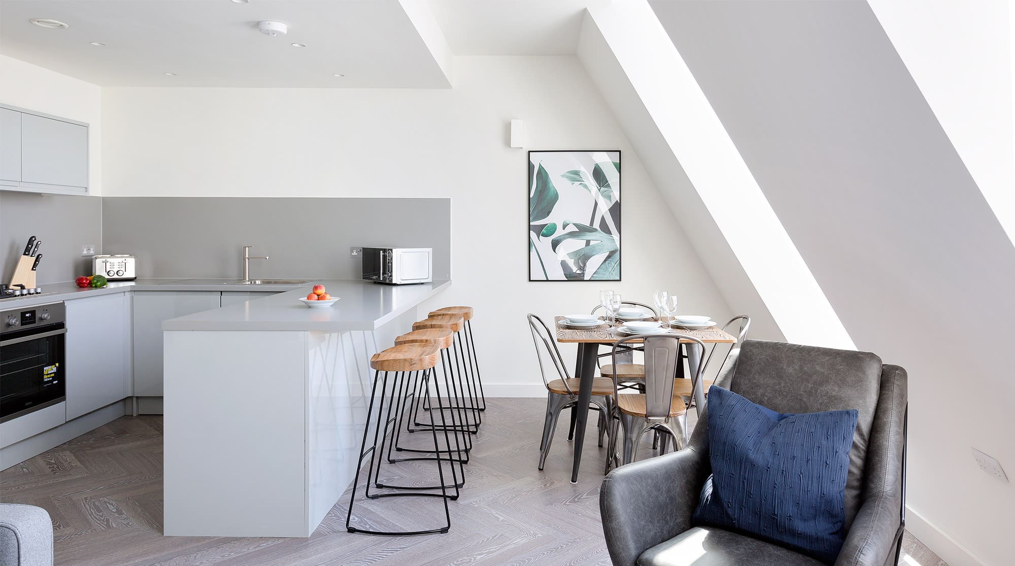 House Old Nichol St. Lukes: Modern 2-Bedroom Apartment Rental with Family Features in St. Luke’s, London