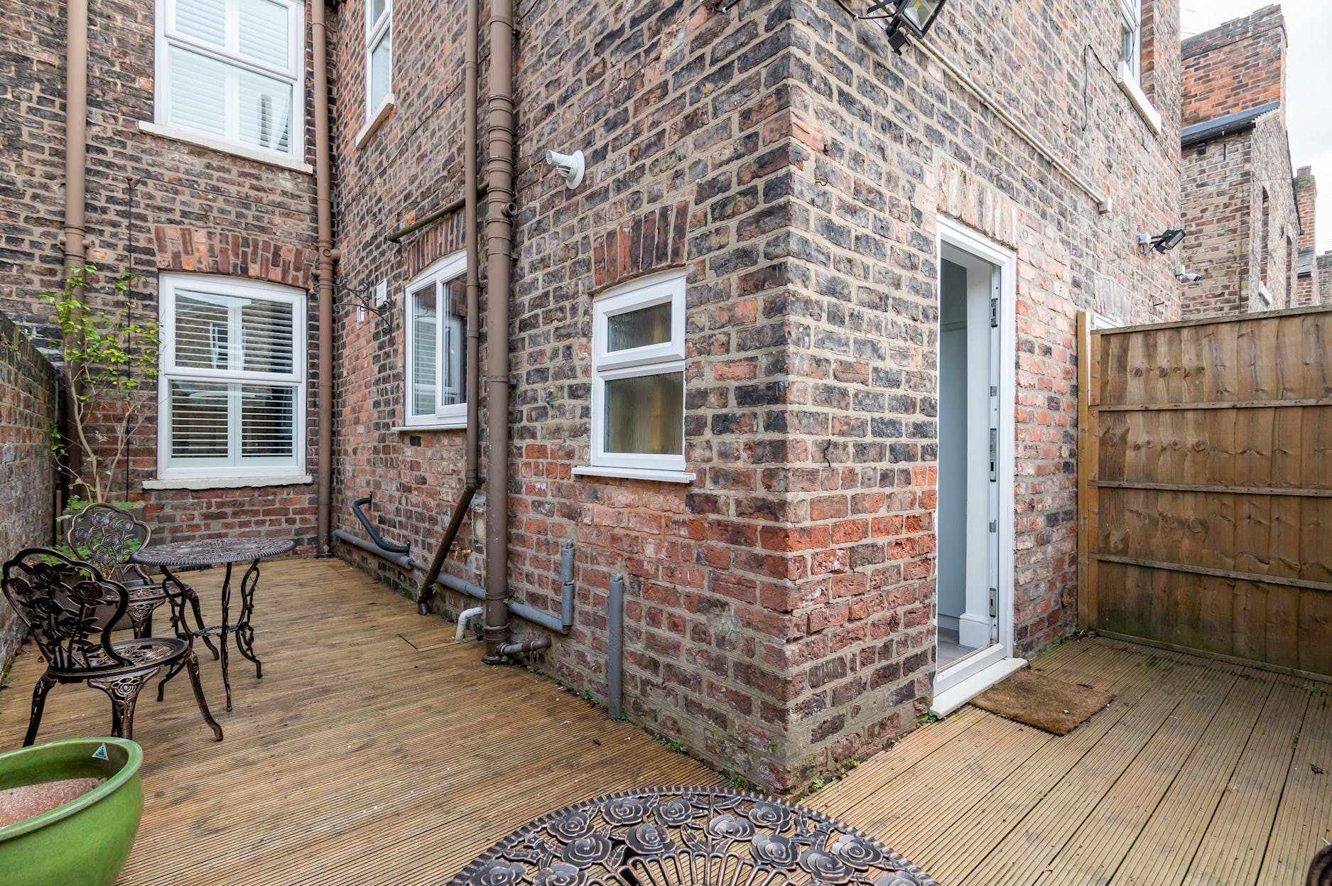 House Ouse York York City Centre: Spacious 5-Bedroom Apartment Rental with En-Suite Baths, York City Centre