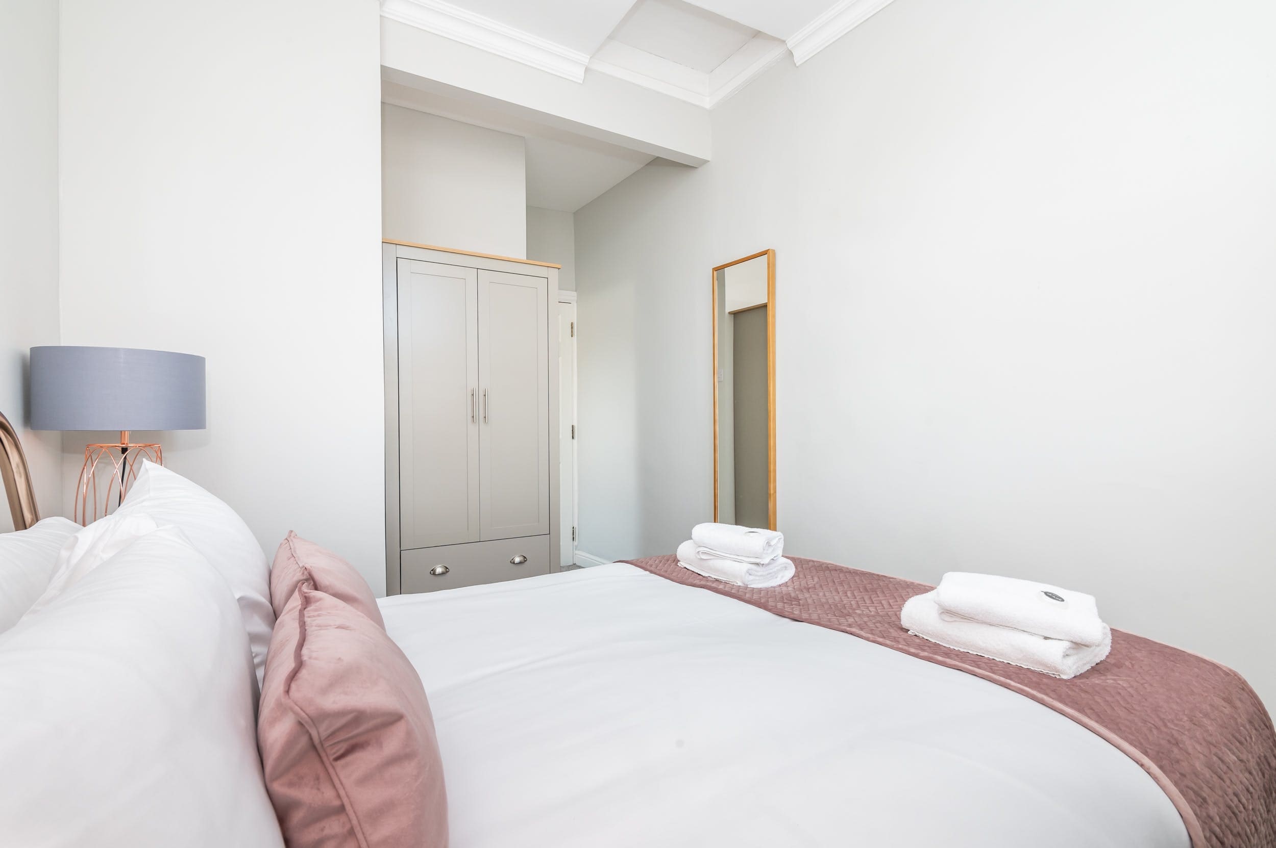 House Ouse York York City Centre: Spacious 5-Bedroom Apartment Rental with En-Suite Baths, York City Centre
