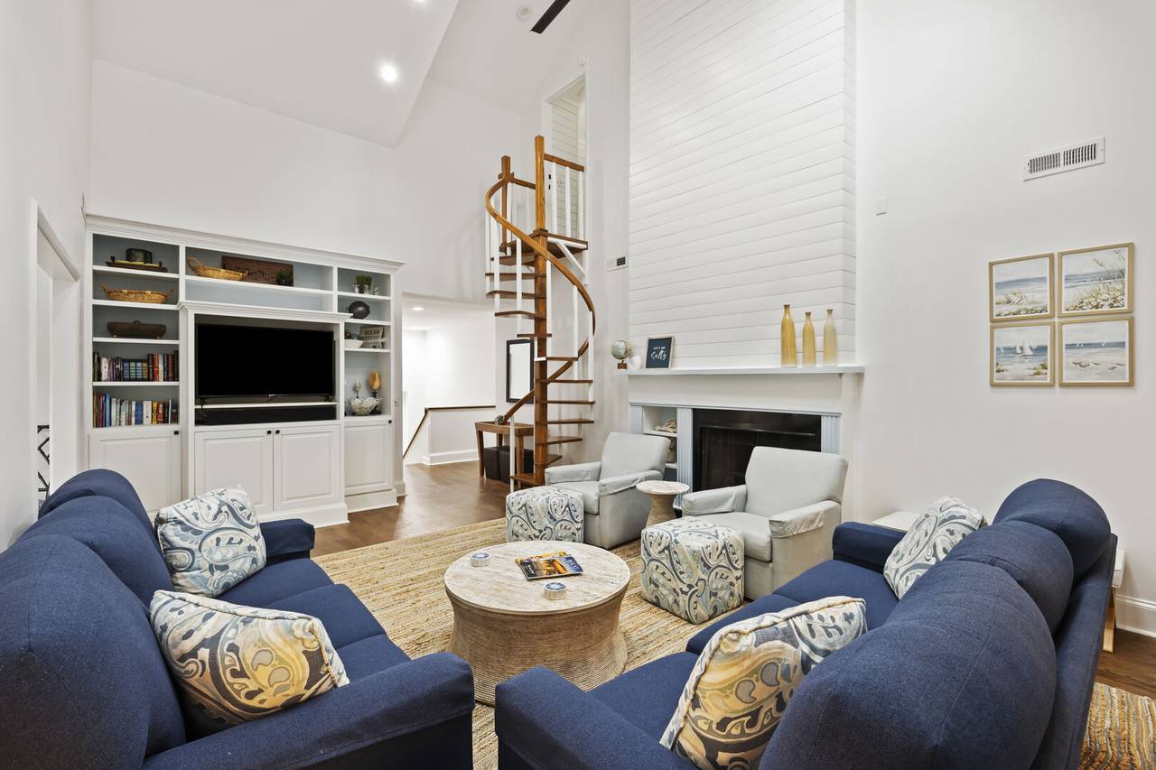 Villa Céladon Wragg Charleston: Spacious 5-Bedroom House with Pool and Sea Views, Charleston