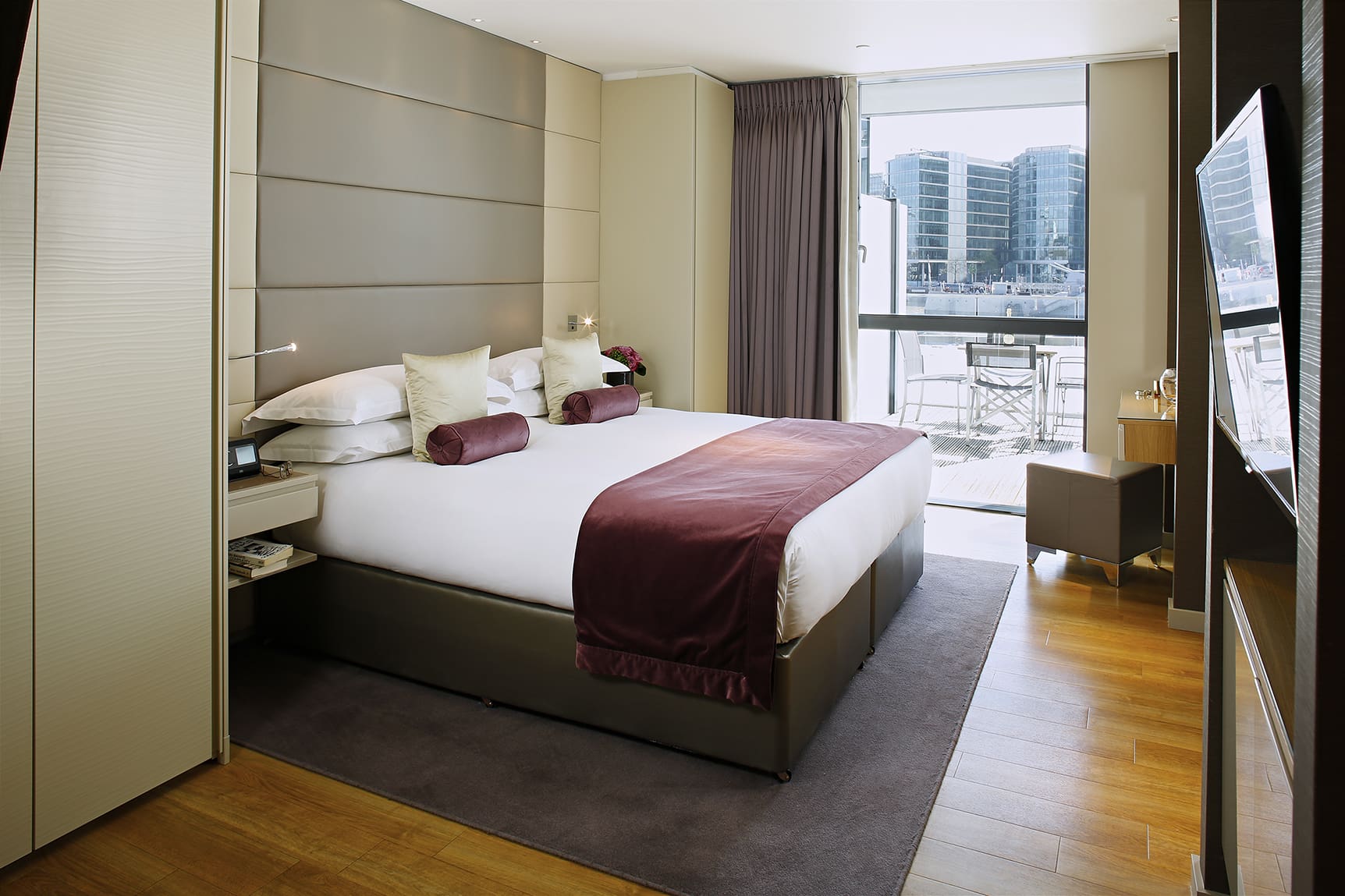 House Pepys London: Stylish 1-Bedroom Apartment Rental with Air-Con near Tower Bridge London