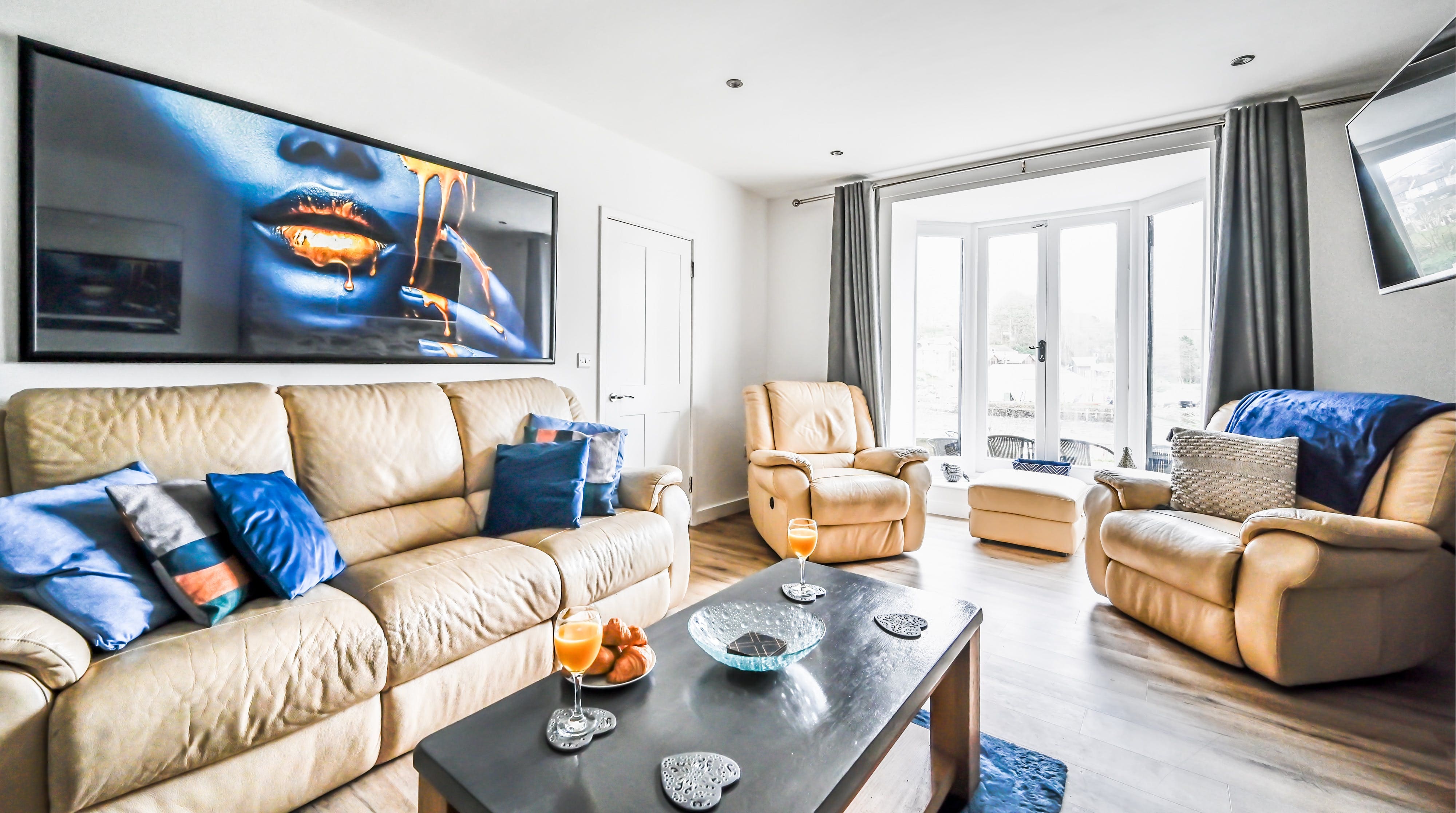 House Gorse Hannafore Looe: Charming 4-Bedroom Apartment with Seaview and Pool in Looe