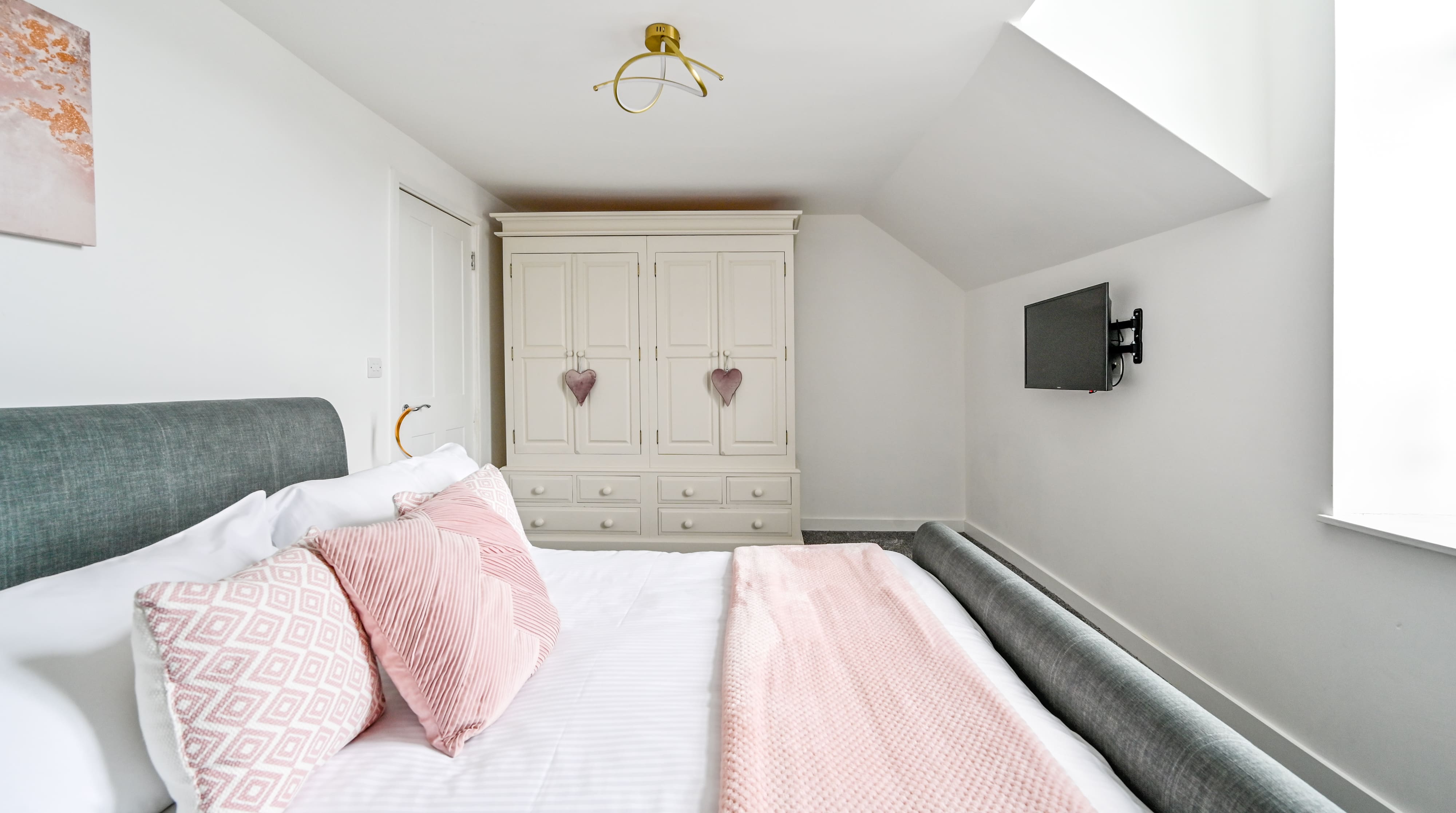 House Gorse Hannafore Looe: Charming 4-Bedroom Apartment with Seaview and Pool in Looe