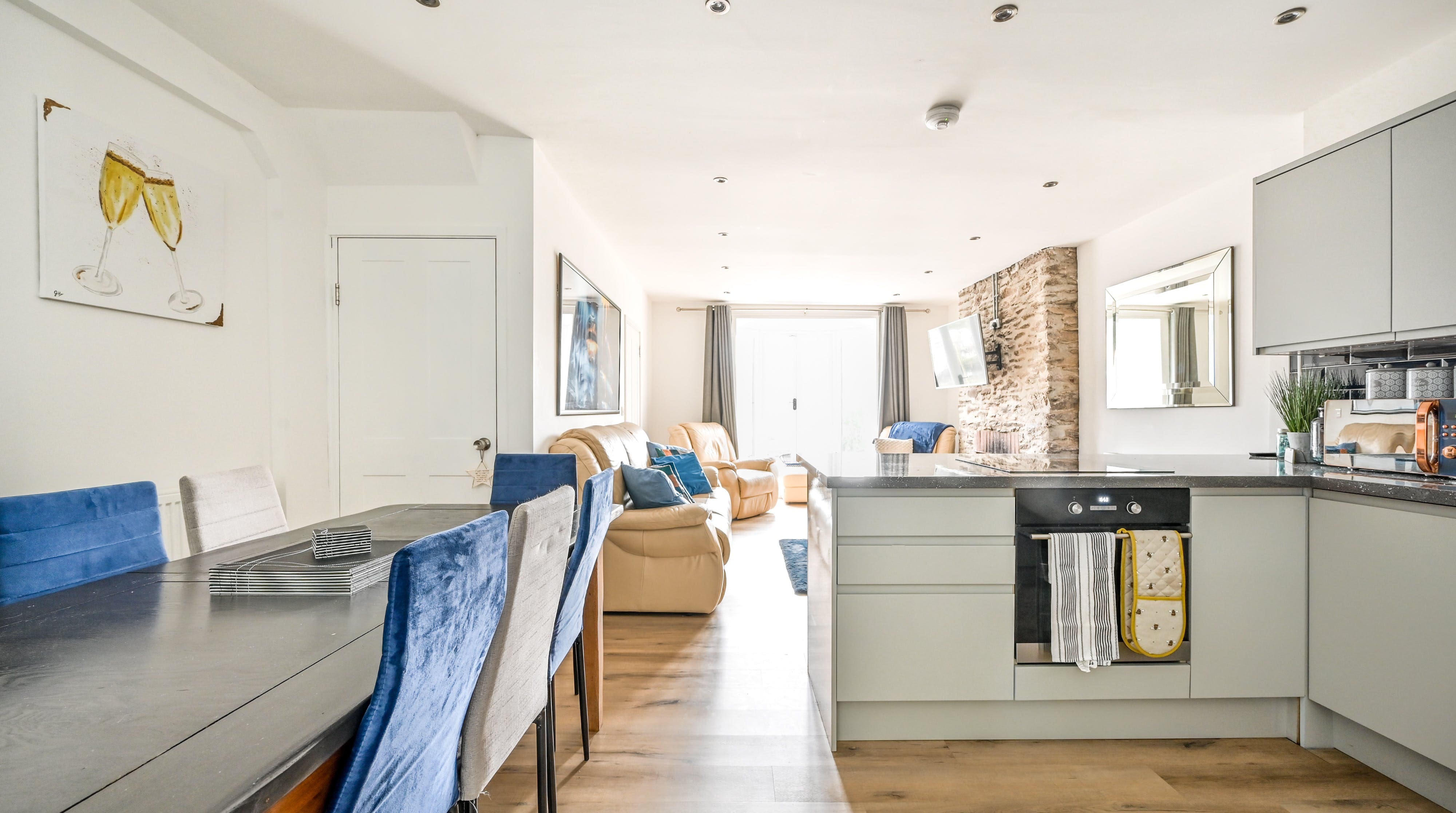 House Gorse Hannafore Looe: Charming 4-Bedroom Apartment with Seaview and Pool in Looe