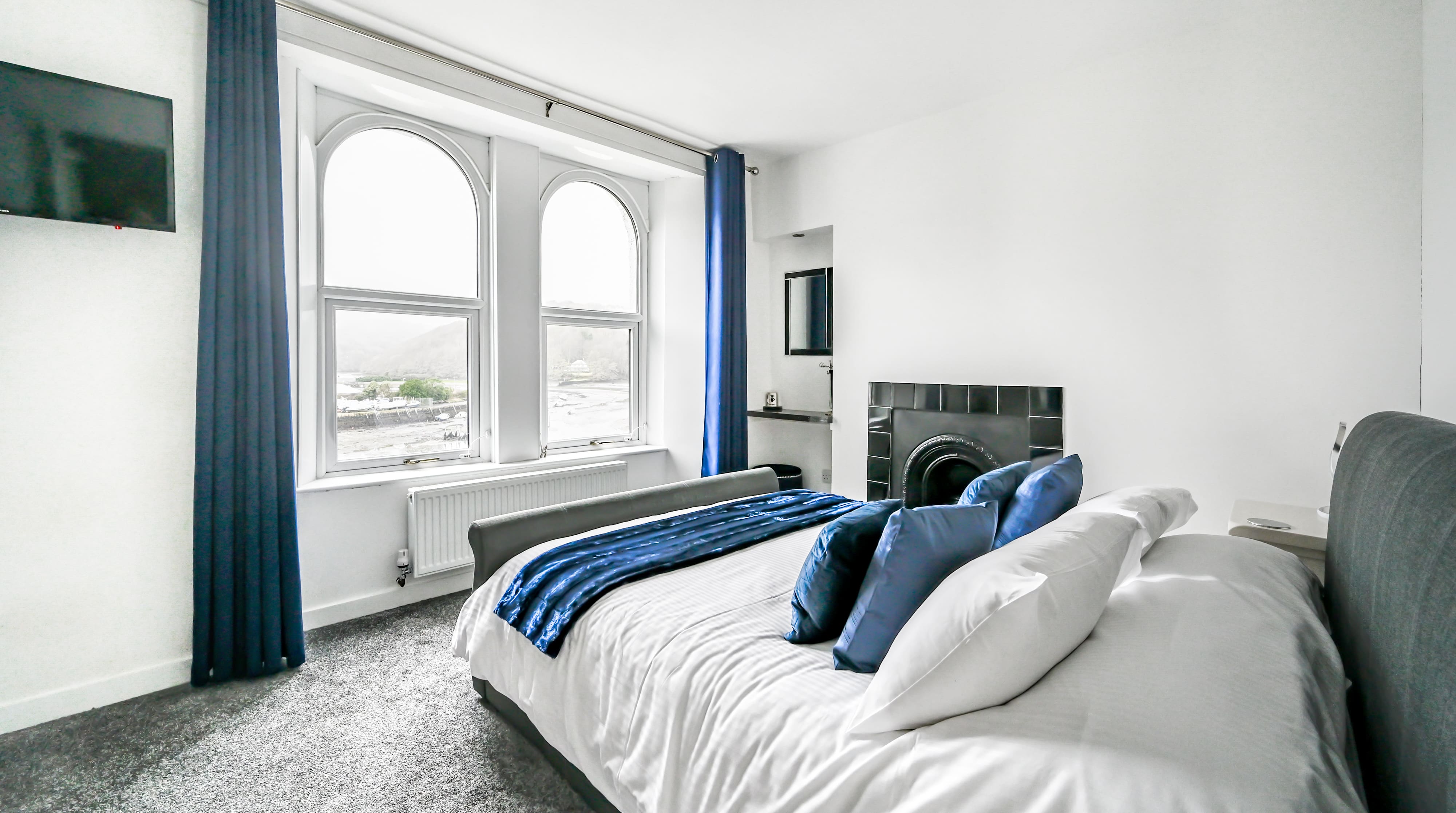 House Gorse Hannafore Looe: Charming 4-Bedroom Apartment with Seaview and Pool in Looe