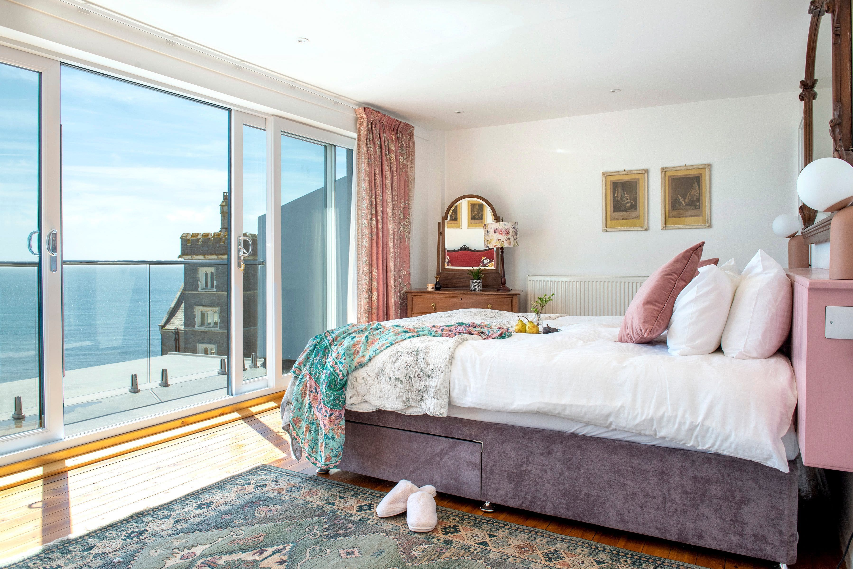House Rowan Hannafore Looe: Luxury 6-Bedroom Apartment with Sea View and Pool, Looe