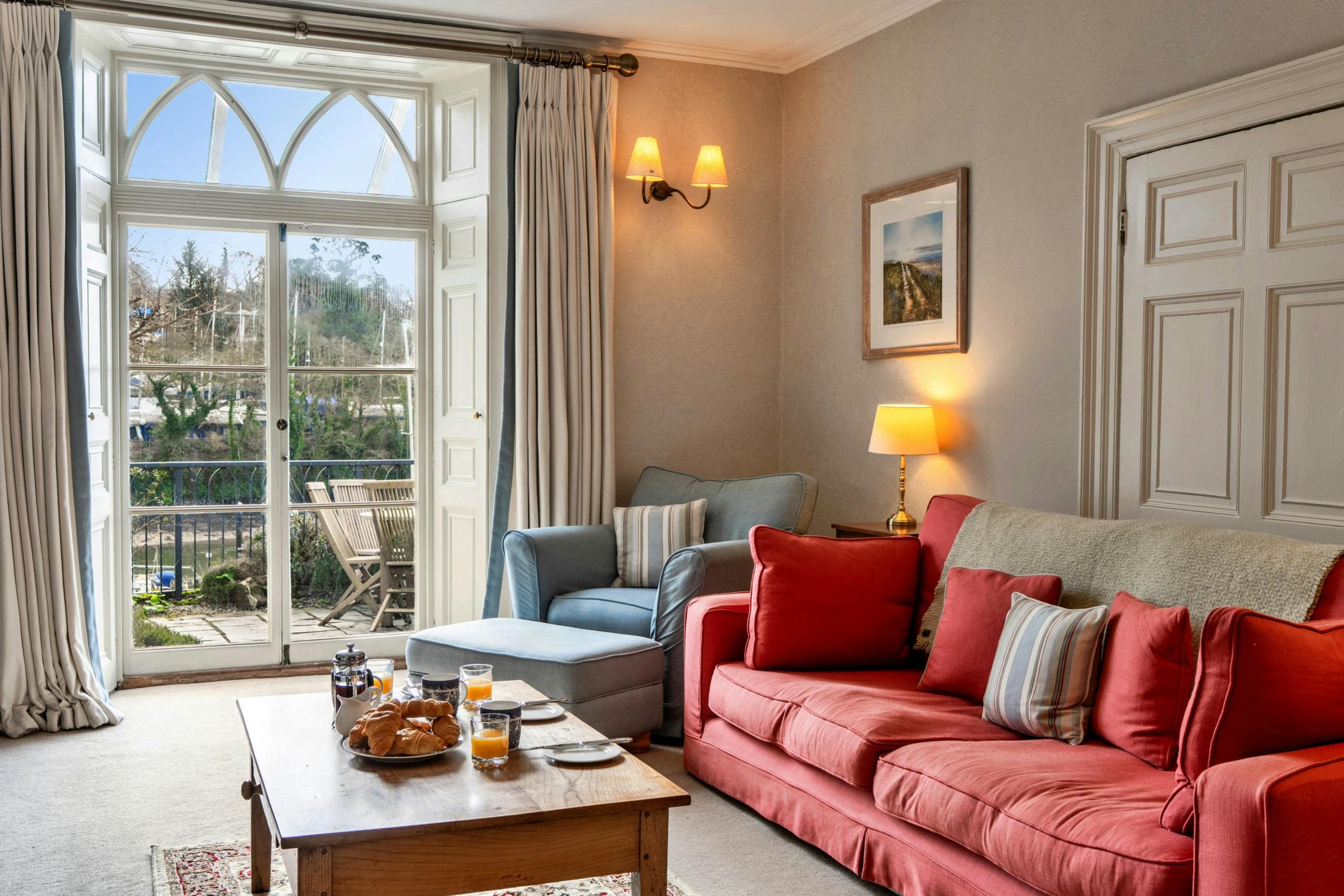 House Helm Golant Fowey: Luxury 4-Bedroom Villa with Riverside Views and Family-Friendly Features, Fowey