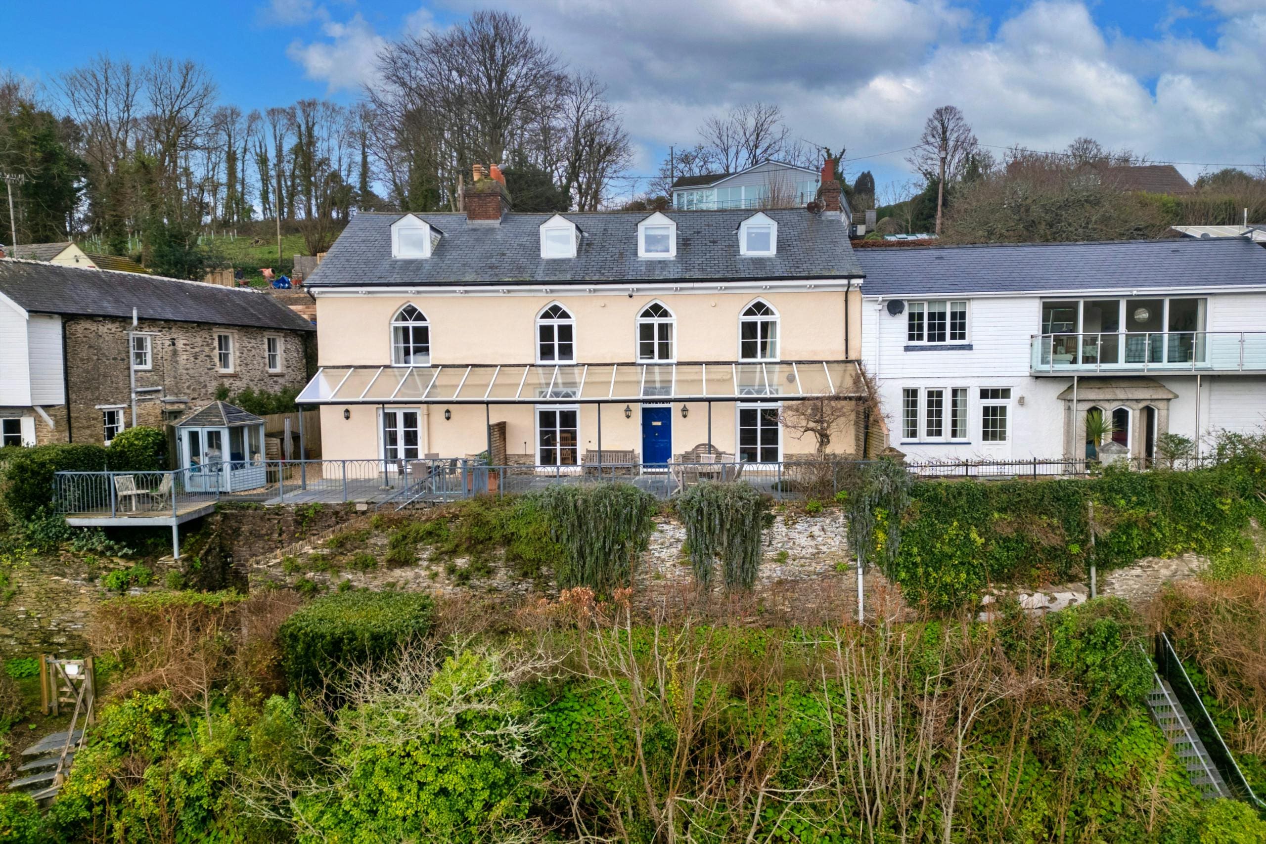 House Helm Golant Fowey: Luxury 4-Bedroom Villa with Riverside Views and Family-Friendly Features, Fowey