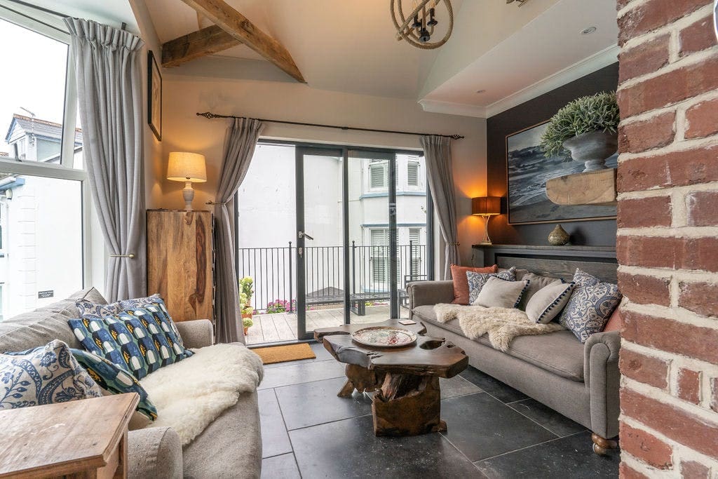 House Polruan Fowey: Spacious 4-Bedroom Apartment with Sea View, Fowey