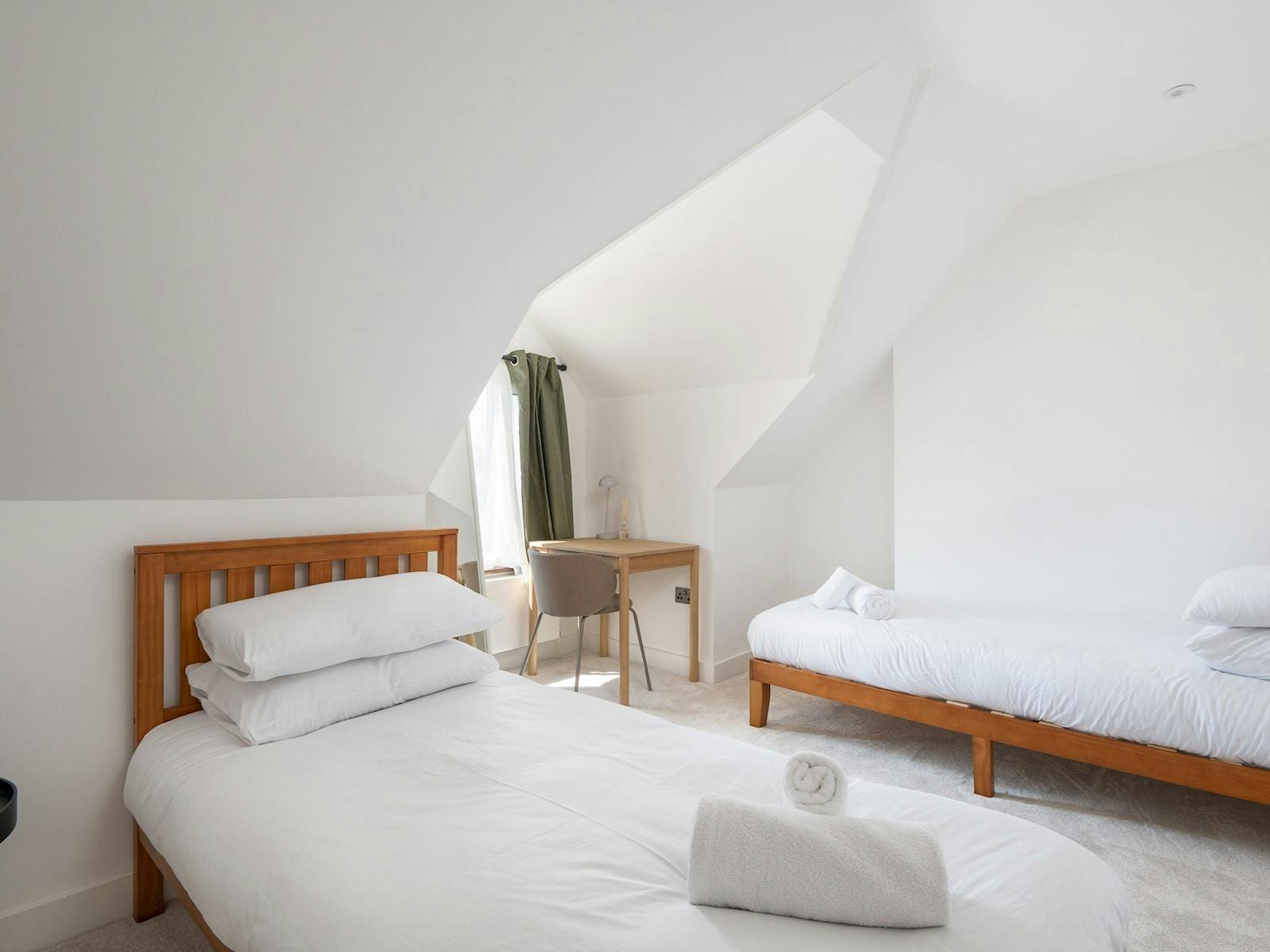 House Lysias Boars Hill Oxford: Spacious 5-Bedroom Townhouse Rental with Family Amenities, Oxford
