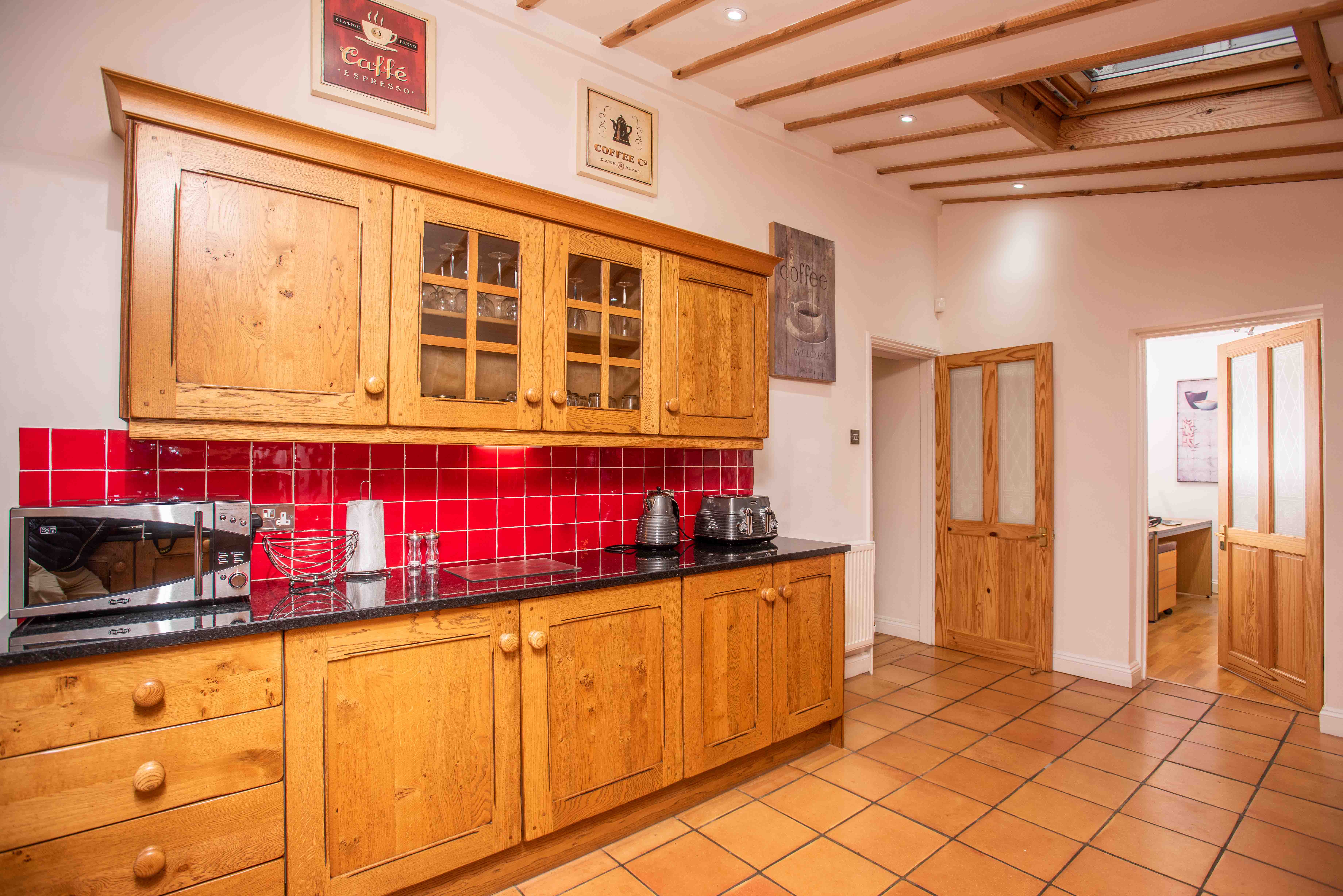House Port Meadow Oxford: Spacious 4-Bedroom Apartment Rental with Garden and BBQ in Oxford
