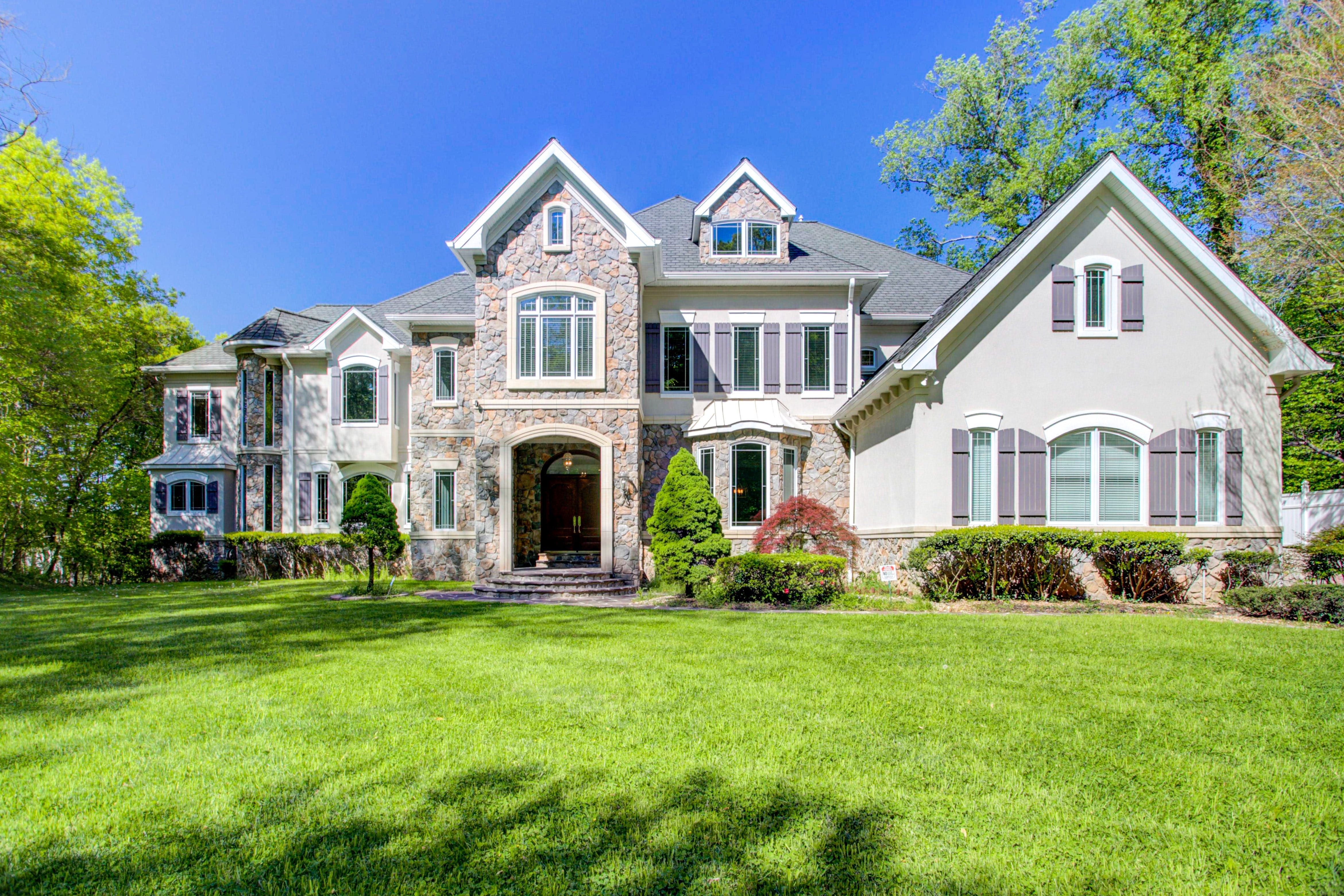 House Potomac Arlington: Luxury 7-Bedroom Villa with Lake Views, Arlington