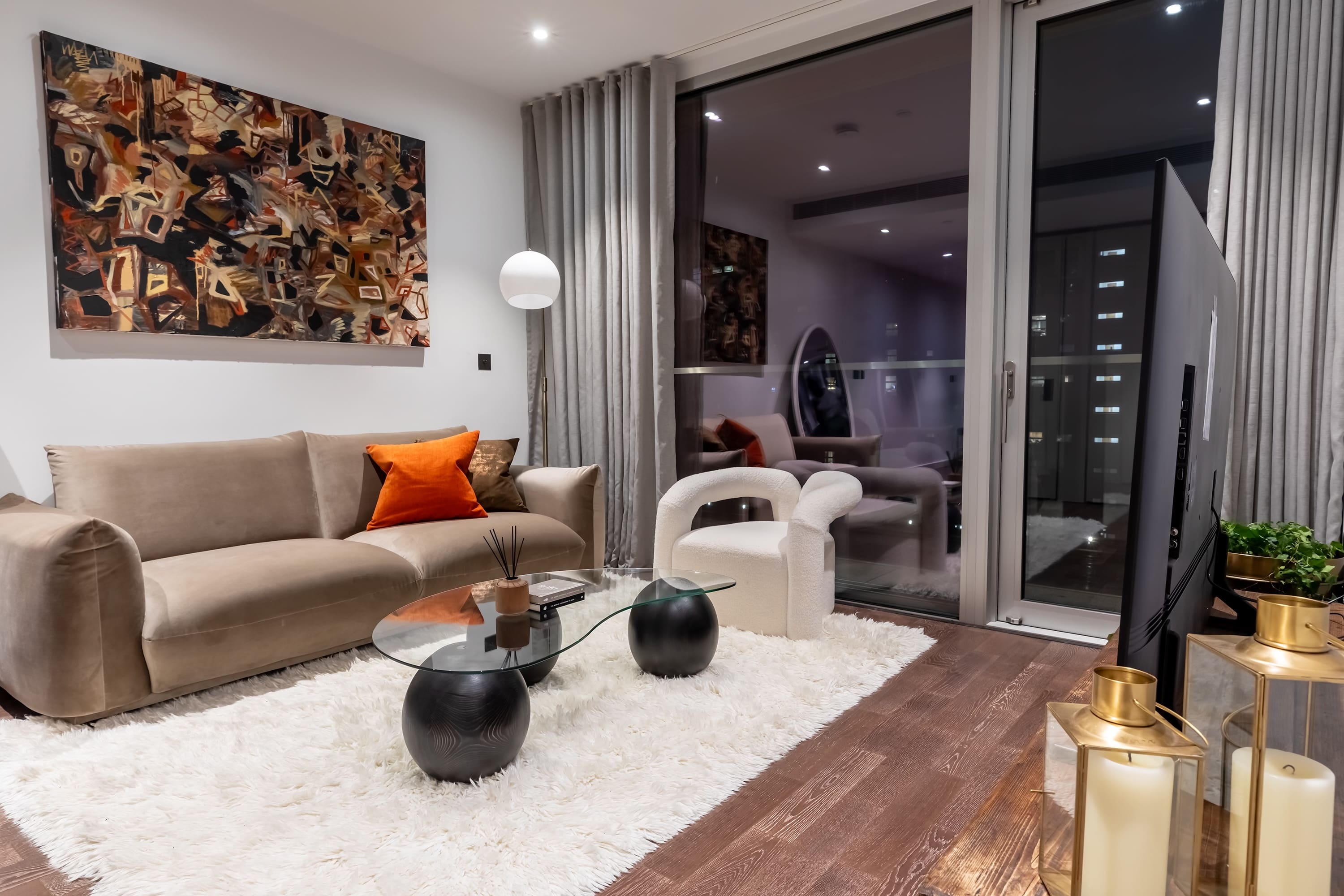 House Powerstation Nine Elms: Modern 2-Bedroom Apartment with Air Conditioning, Nine Elms London