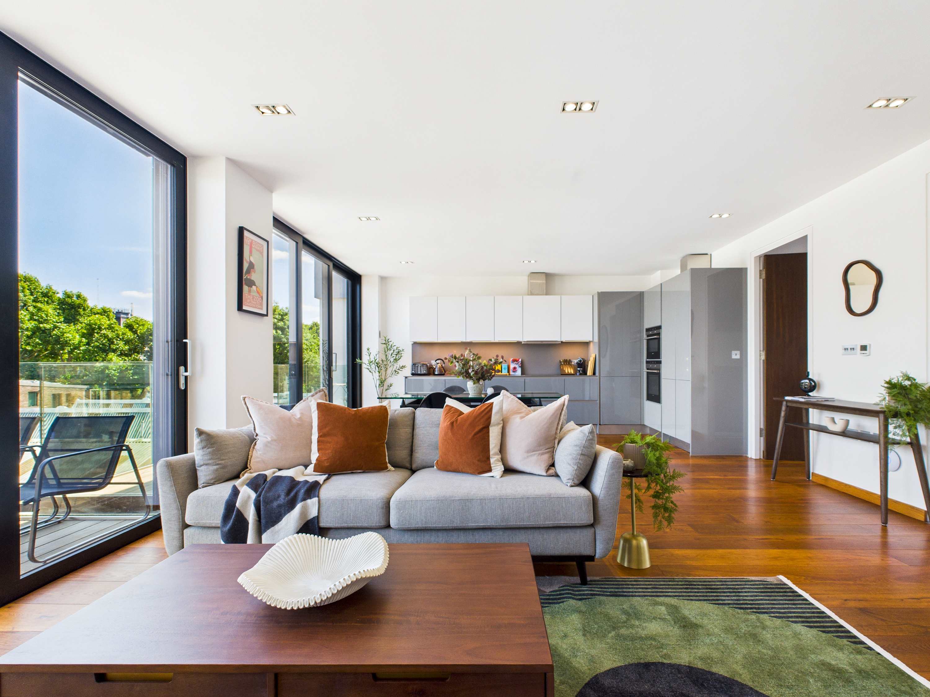 House Primrose Camden Camden Town: Stylish 2-Bedroom Apartment Rental with Balcony in Camden Town