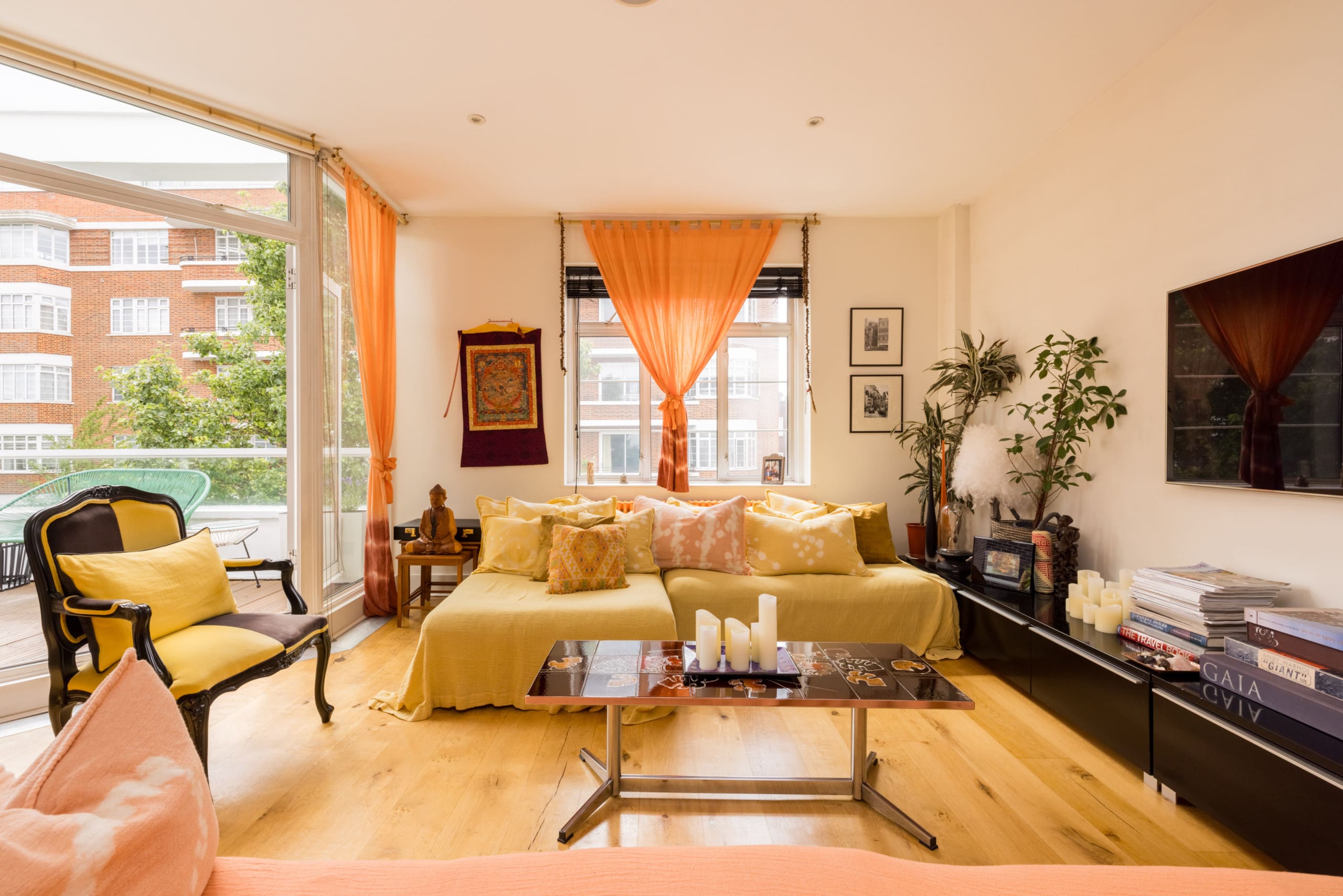 House Gloaming Regents Park Primrose Hill: Elegant 2-Bedroom Townhouse with Balcony, Primrose Hill