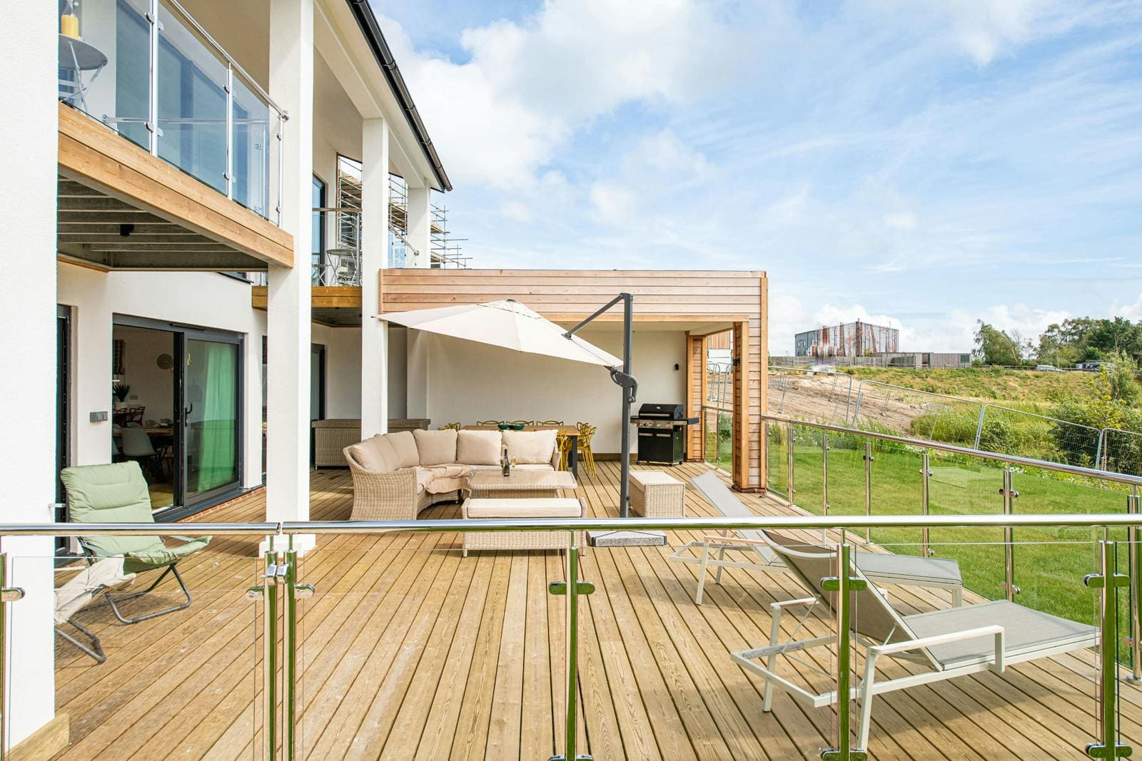 House Helm Gad Cliff Dorset: Luxury 6-Bedroom House with Pool and Lake Access, Dorset