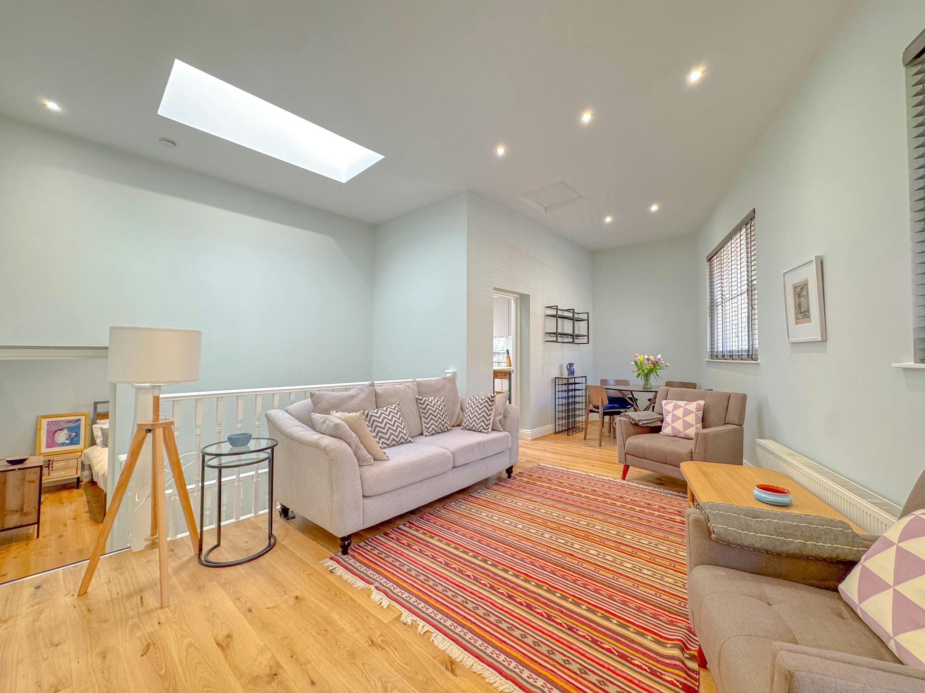 House Helmsman Charlotte Fitzrovia: Chic 2-Bedroom Townhouse Rental with Family-Friendly Features, Fitzrovia London