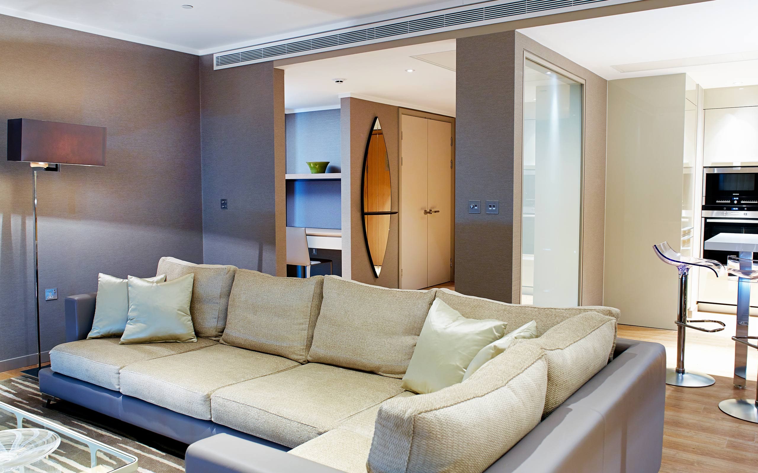 House Gorse Shad Thames Tower Bridge: Stylish 2-Bedroom Apartment Rental with Gym Access, Tower Bridge London