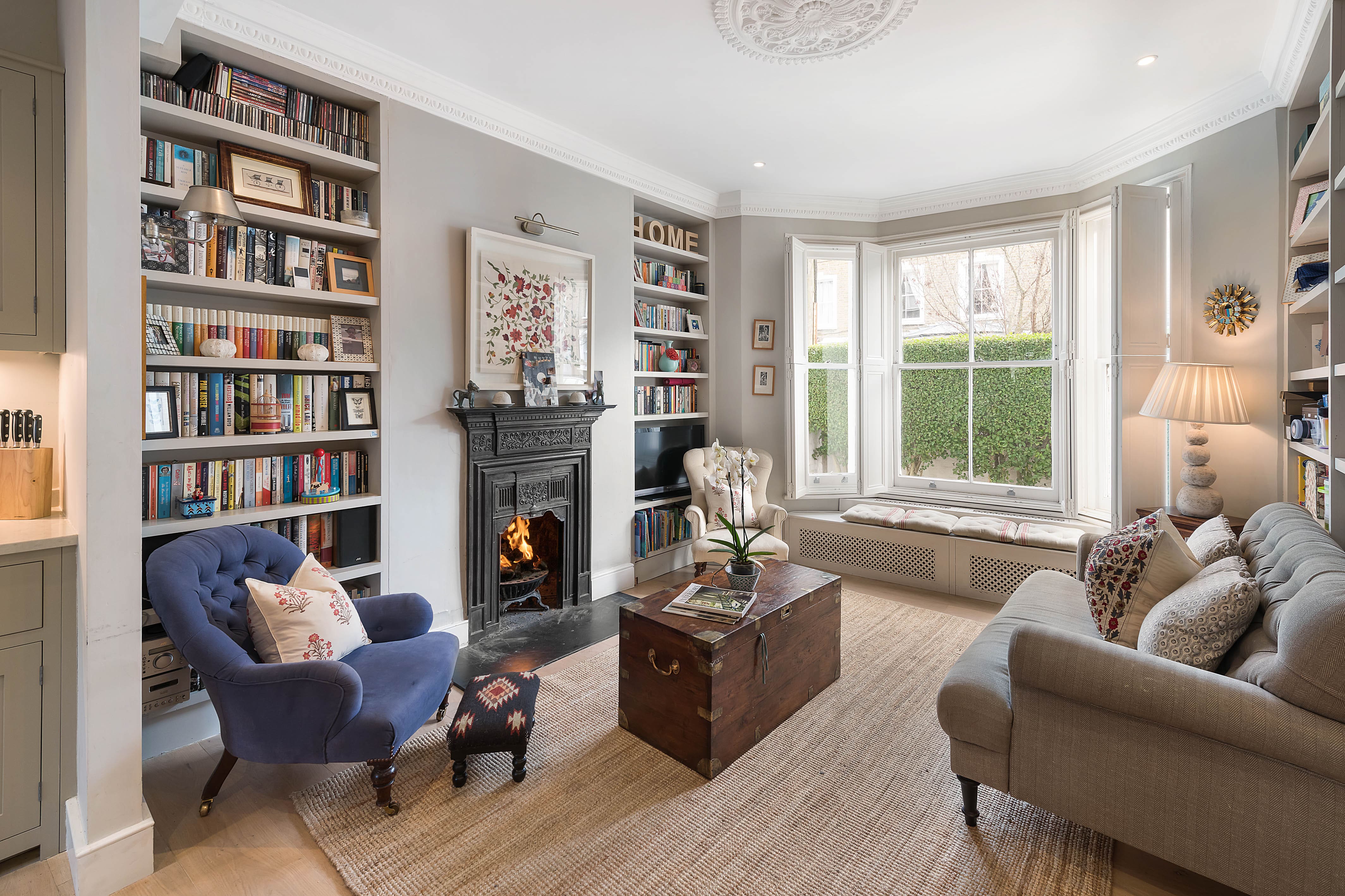 House Ravenscourt Brook Green: Spacious 3-Bedroom Family Apartment Rental with Terrace, Brook Green London