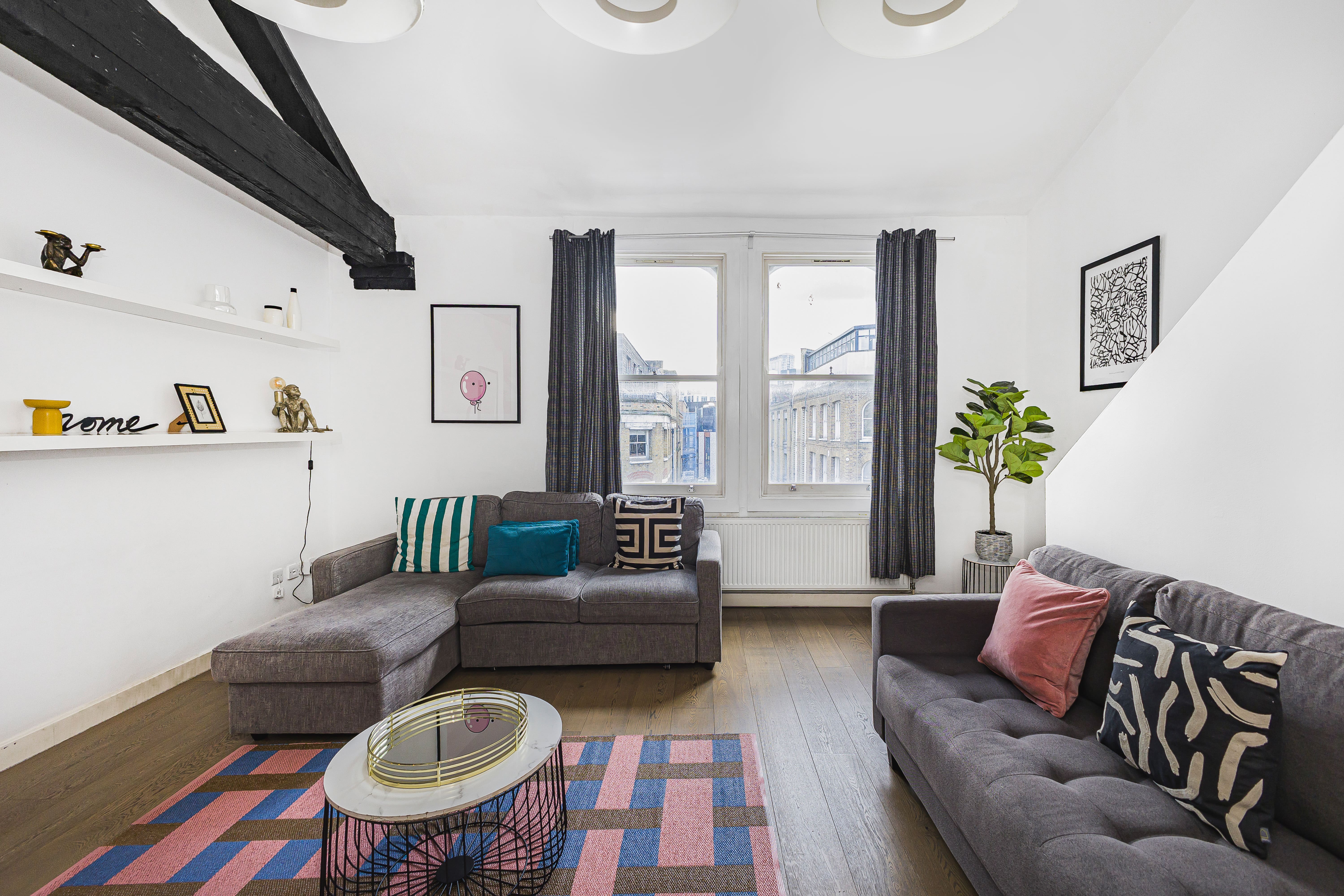 House Redchurch Shoreditch: Spacious 3-Bedroom Apartment Rental with Family-Friendly Features in Shoreditch