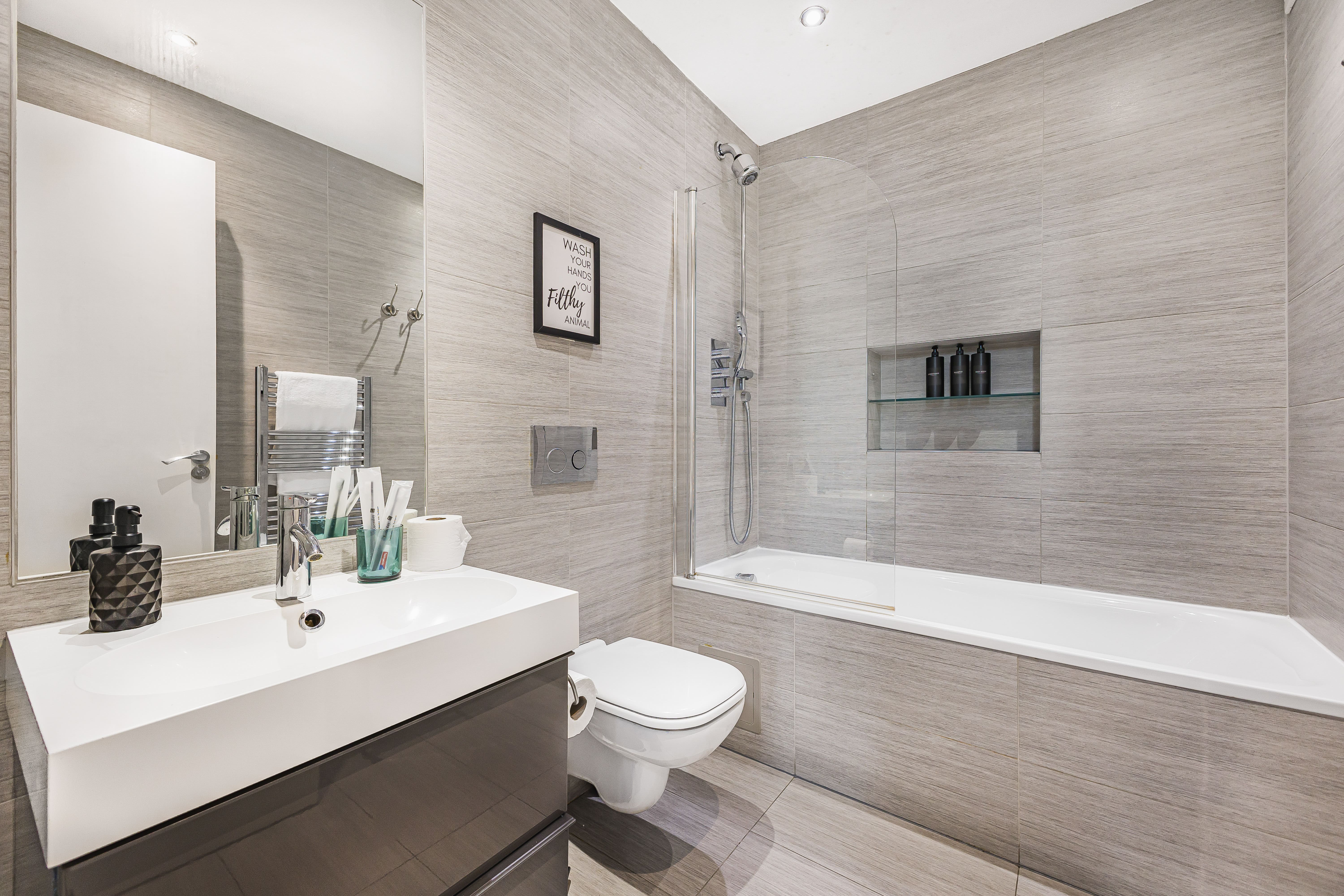 House Redchurch Shoreditch: Spacious 3-Bedroom Apartment Rental with Family-Friendly Features in Shoreditch