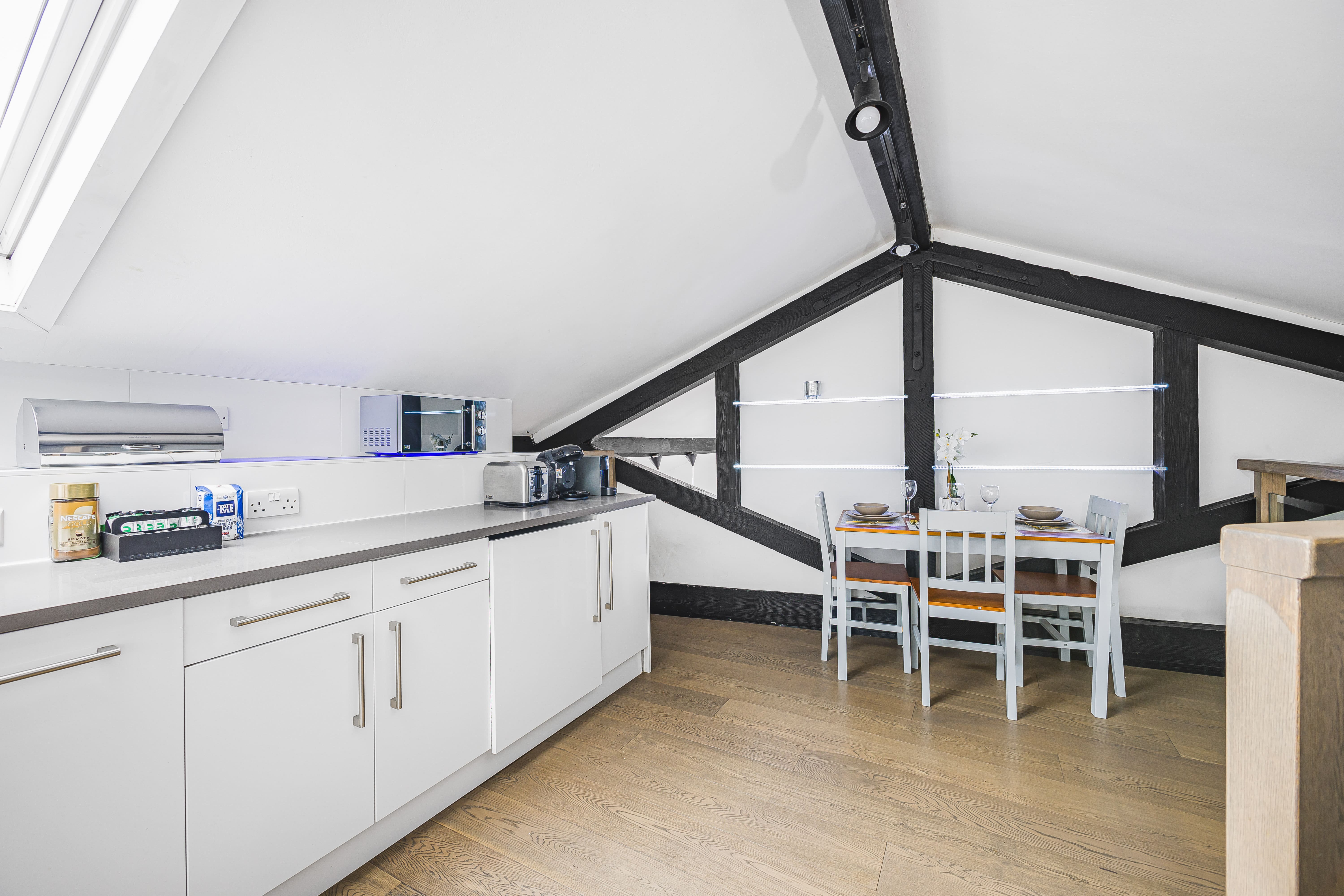 House Redchurch Shoreditch: Spacious 3-Bedroom Apartment Rental with Family-Friendly Features in Shoreditch