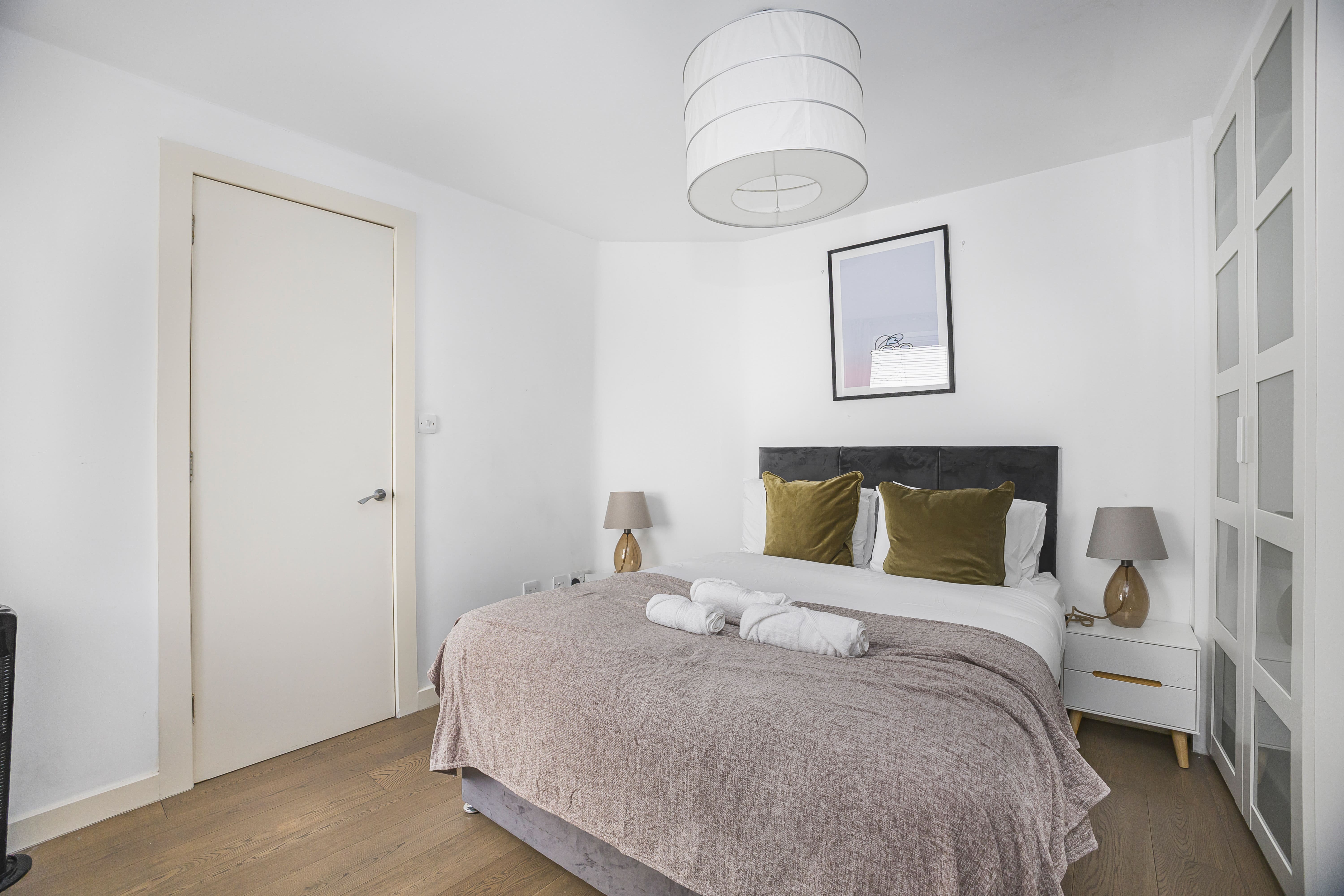House Redchurch Shoreditch: Spacious 3-Bedroom Apartment Rental with Family-Friendly Features in Shoreditch