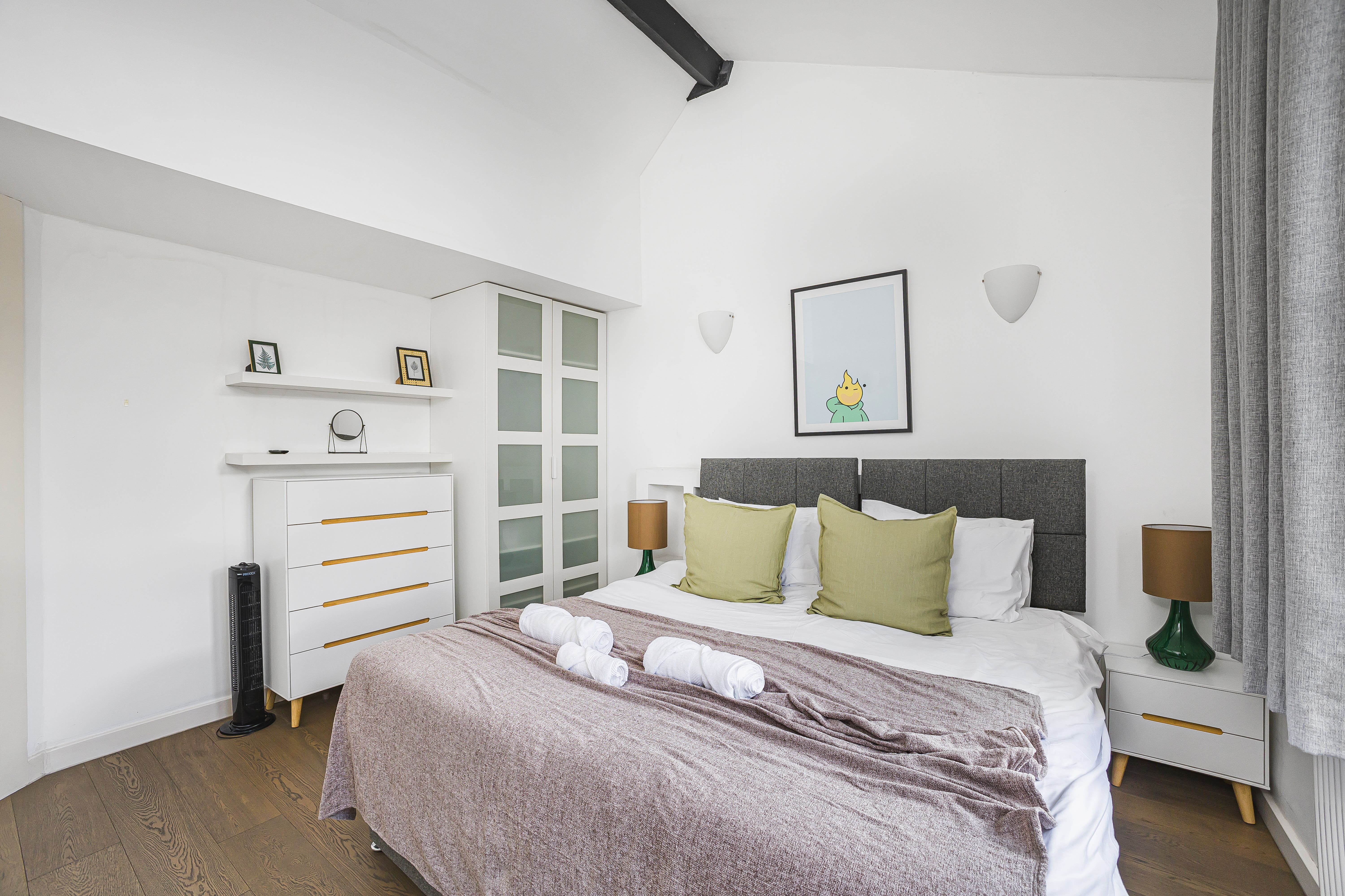 House Redchurch Shoreditch: Spacious 3-Bedroom Apartment Rental with Family-Friendly Features in Shoreditch