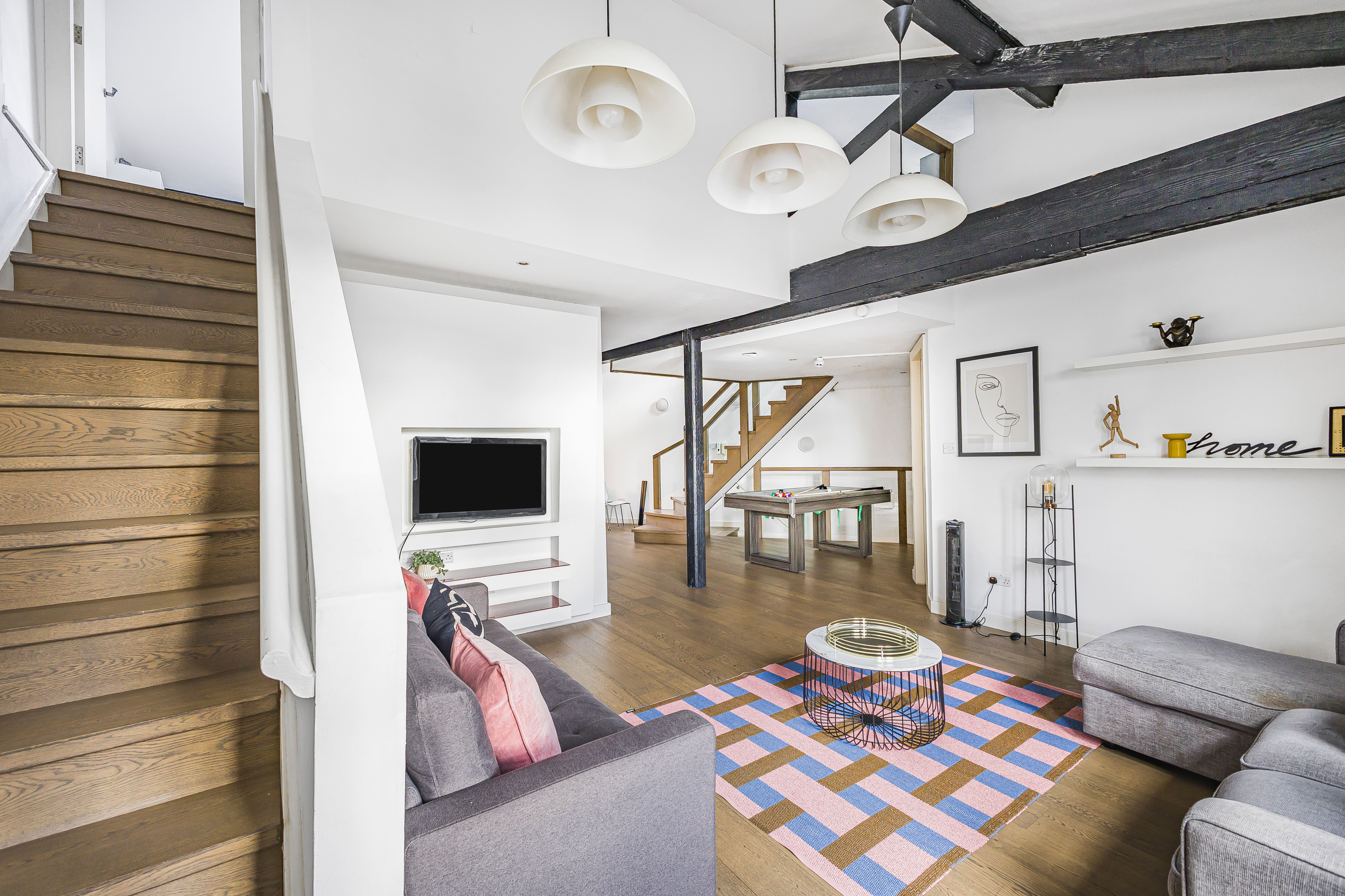 House Redchurch Shoreditch: Spacious 3-Bedroom Apartment Rental with Family-Friendly Features in Shoreditch