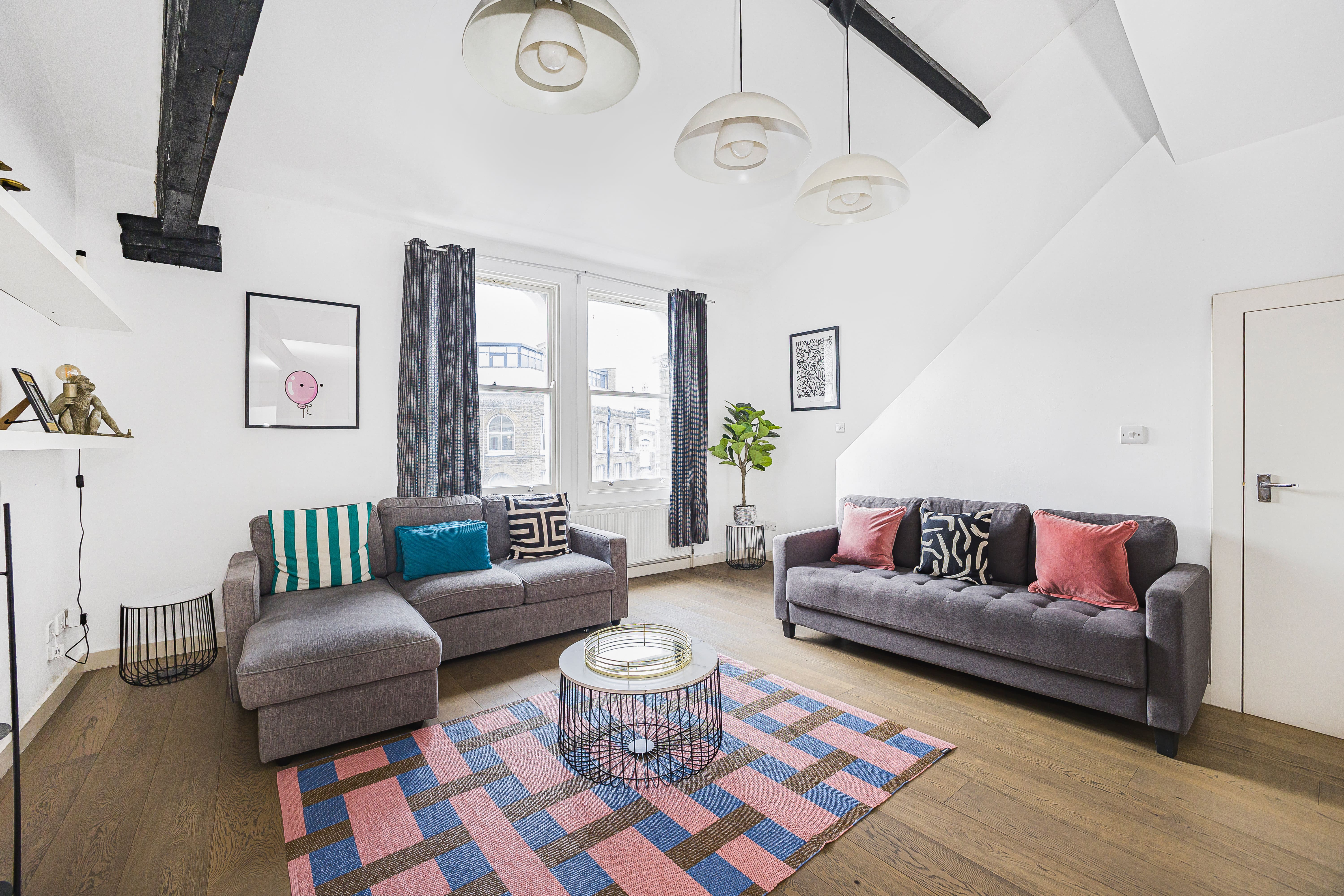 House Redchurch Shoreditch: Spacious 3-Bedroom Apartment Rental with Family-Friendly Features in Shoreditch