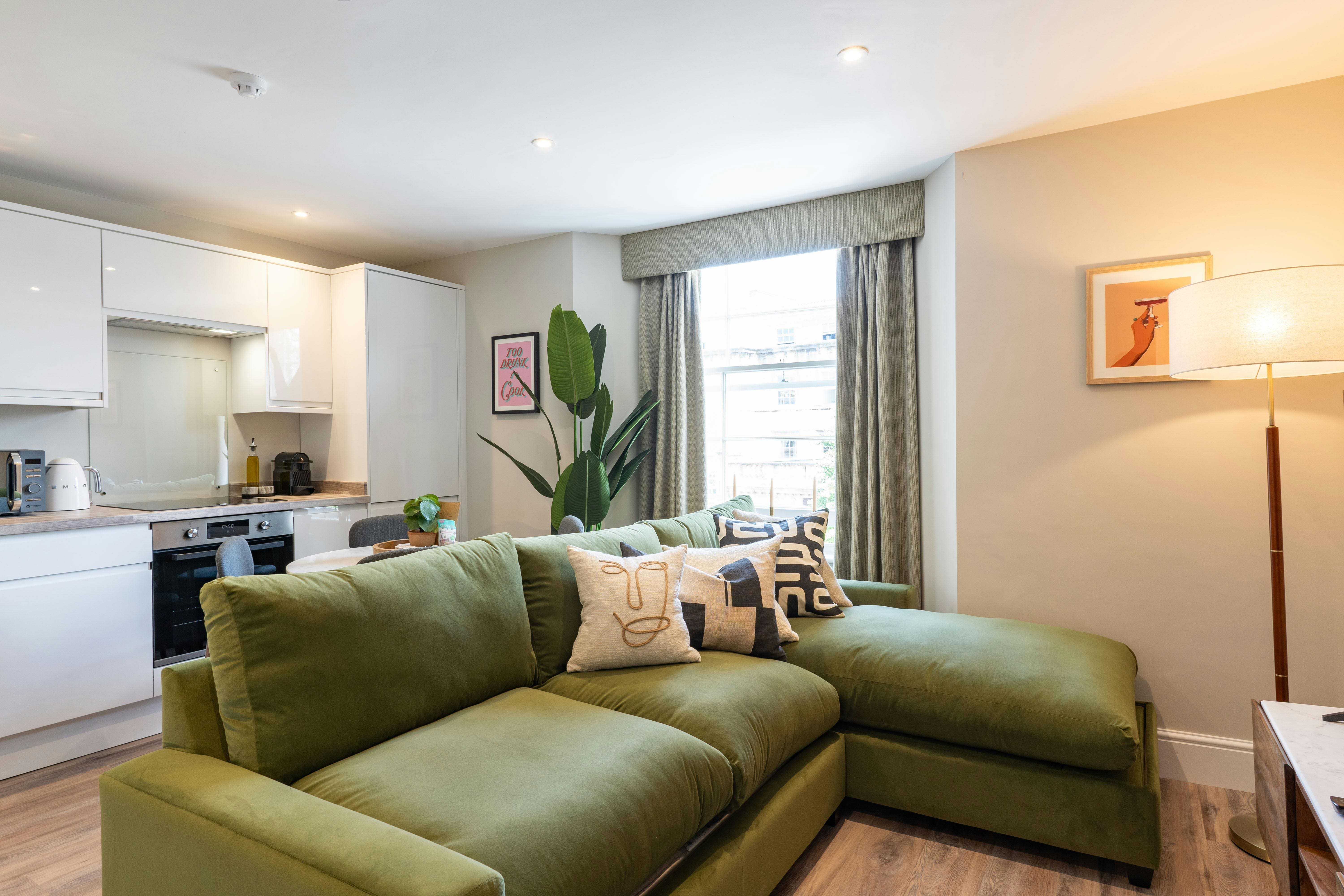 House Helm Leigh Woods Bristol: Charming 3-Bedroom Townhouse Rental with Family-Friendly Features in Bristol