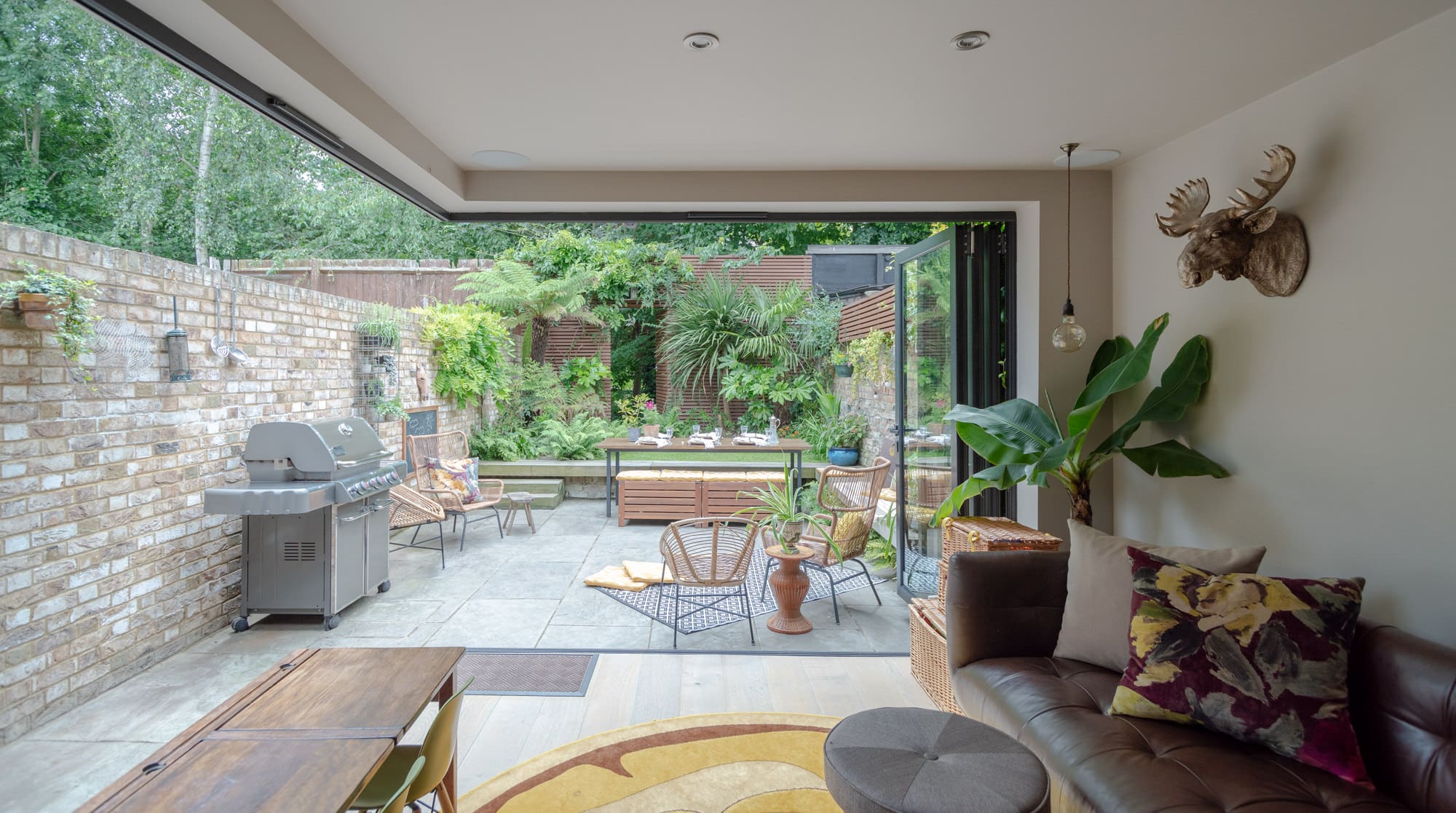 House Regents Mile End: Spacious 3-Bedroom Townhouse Rental with Private Garden, Mile End London